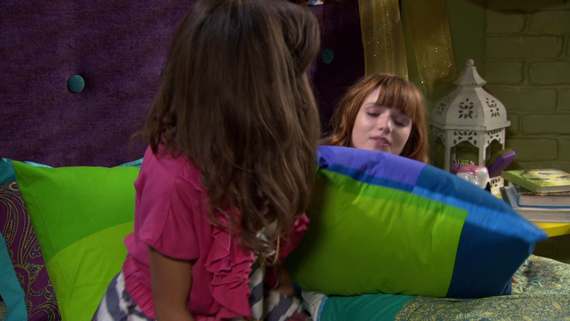 Shake_It_Up_S01E03_1080p_BTD_000224.jpg