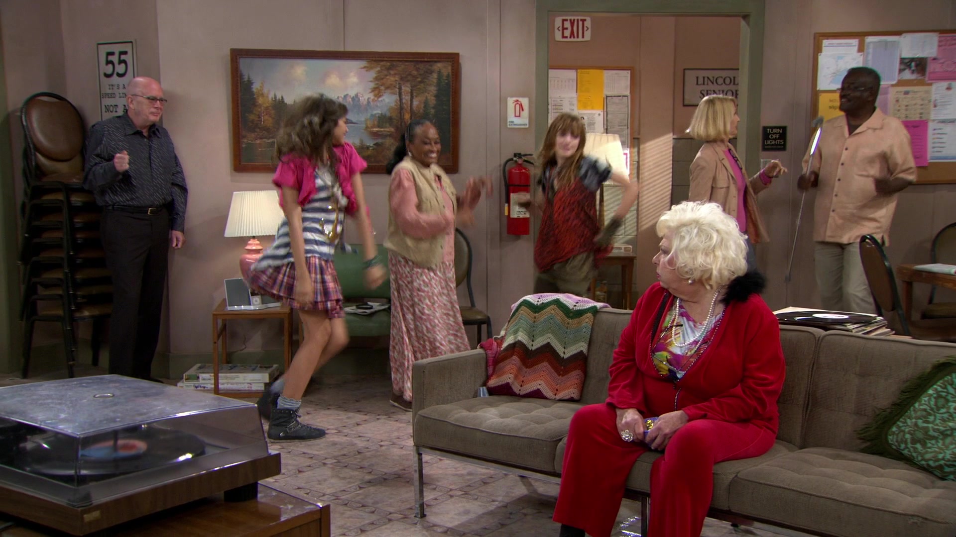 Shake_It_Up_S01E03_1080p_BTD_000580.jpg