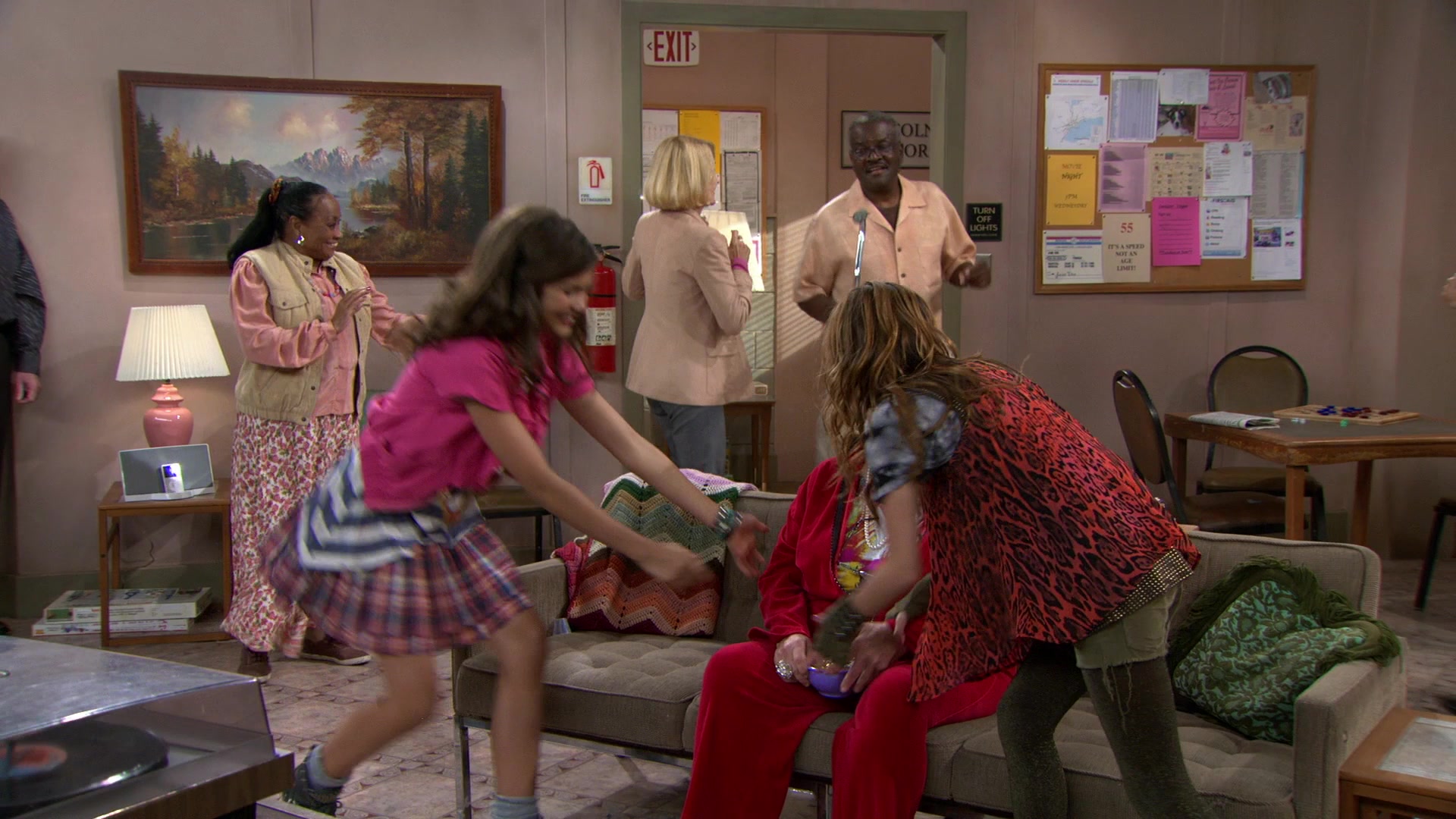 Shake_It_Up_S01E03_1080p_BTD_000645.jpg Shake_It_Up_S01E03_1080p_BTD_000645.jpg