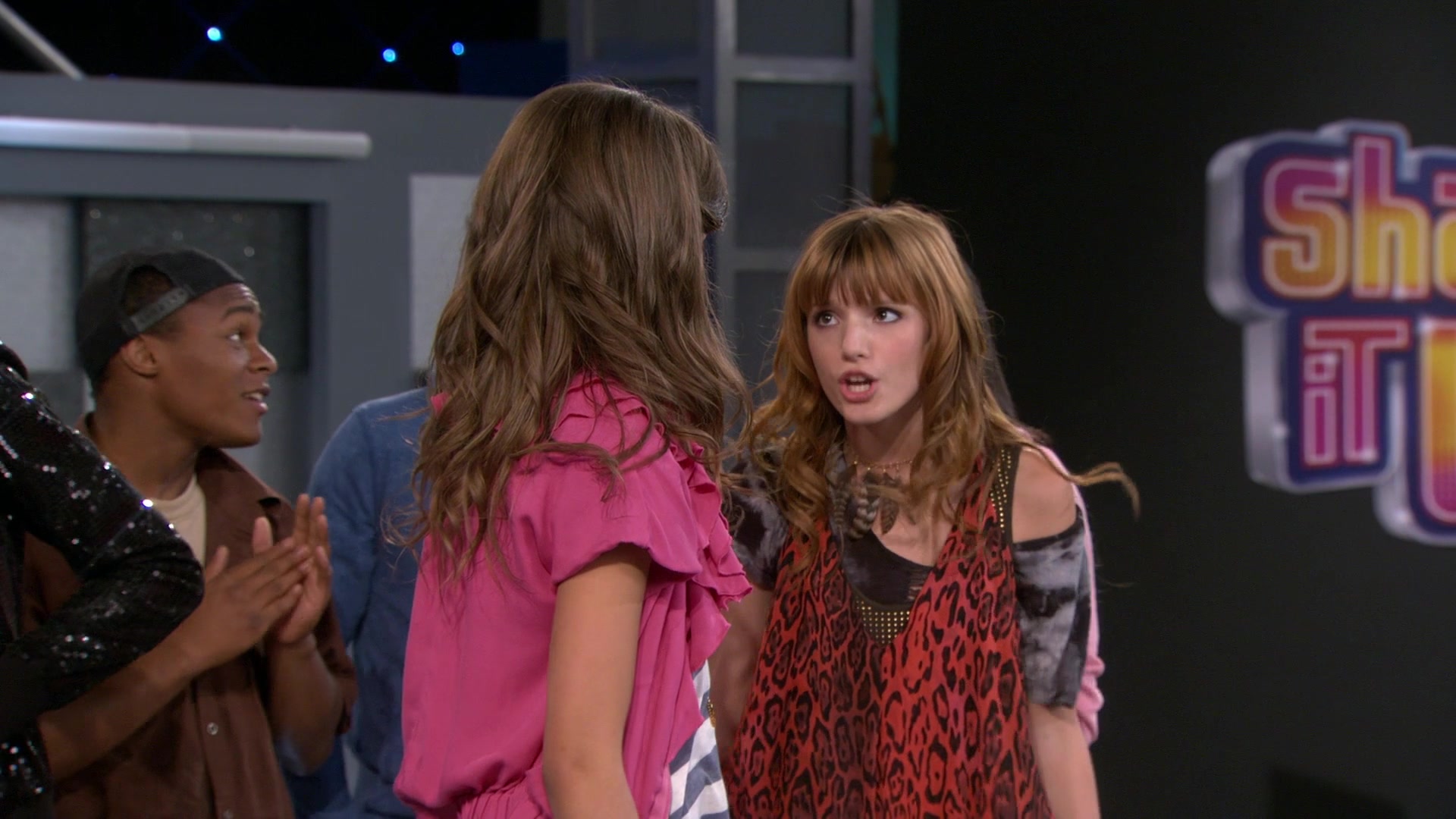 Shake_It_Up_S01E03_1080p_BTD_000877.jpg