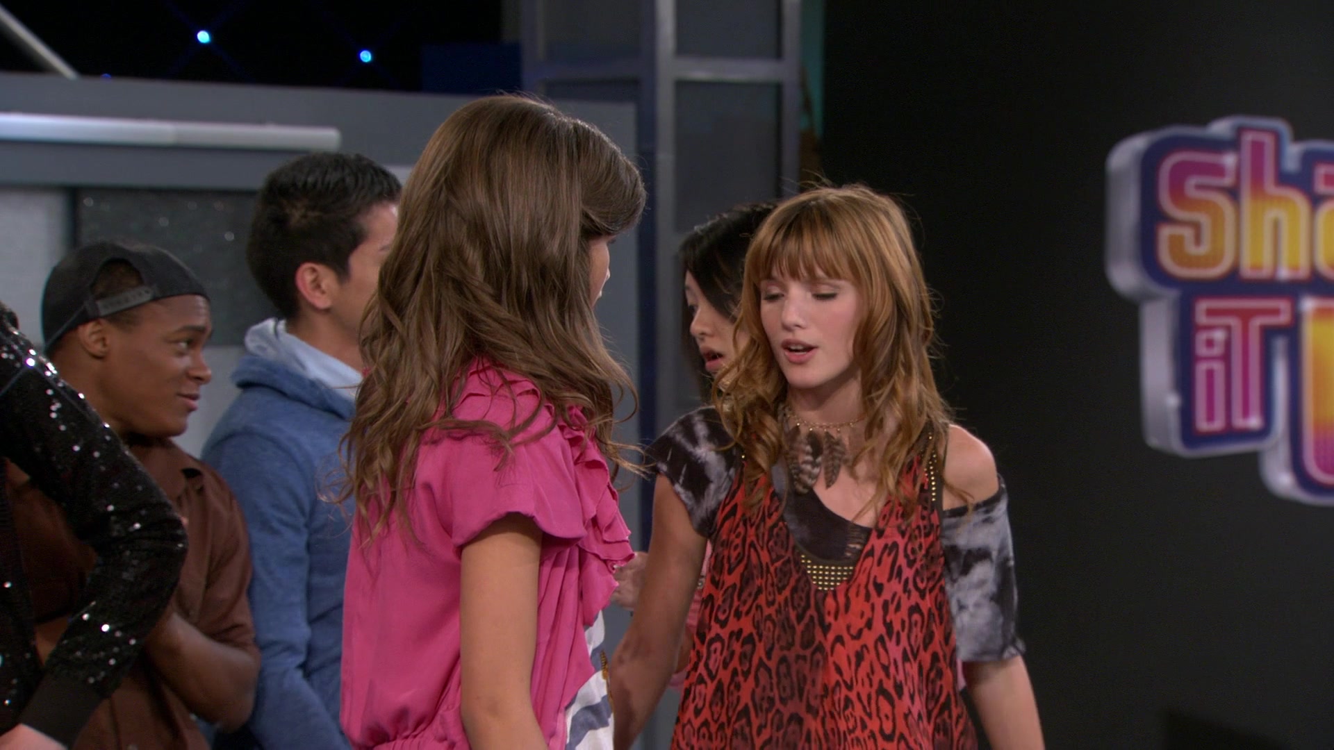 Shake_It_Up_S01E03_1080p_BTD_000884.jpg