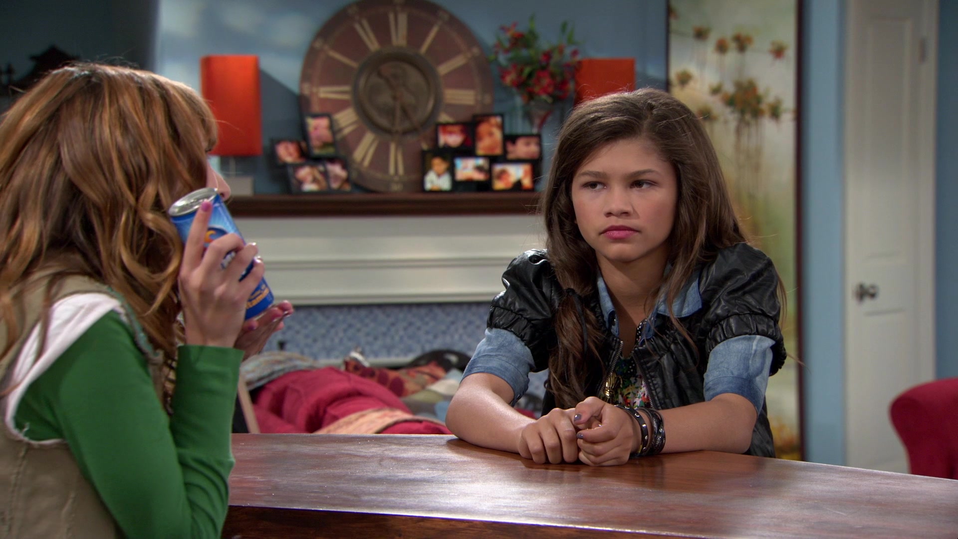 Shake_It_Up_S01E03_1080p_BTD_001334.jpg