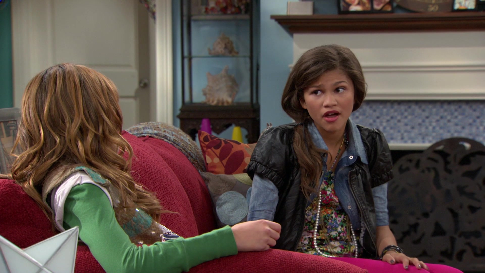 Shake_It_Up_S01E03_1080p_BTD_001378.jpg