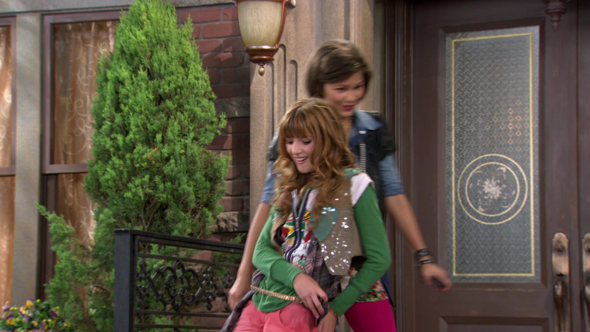 Shake_It_Up_S01E03_1080p_BTD_001516.jpg Shake_It_Up_S01E03_1080p_BTD_001516.jpg