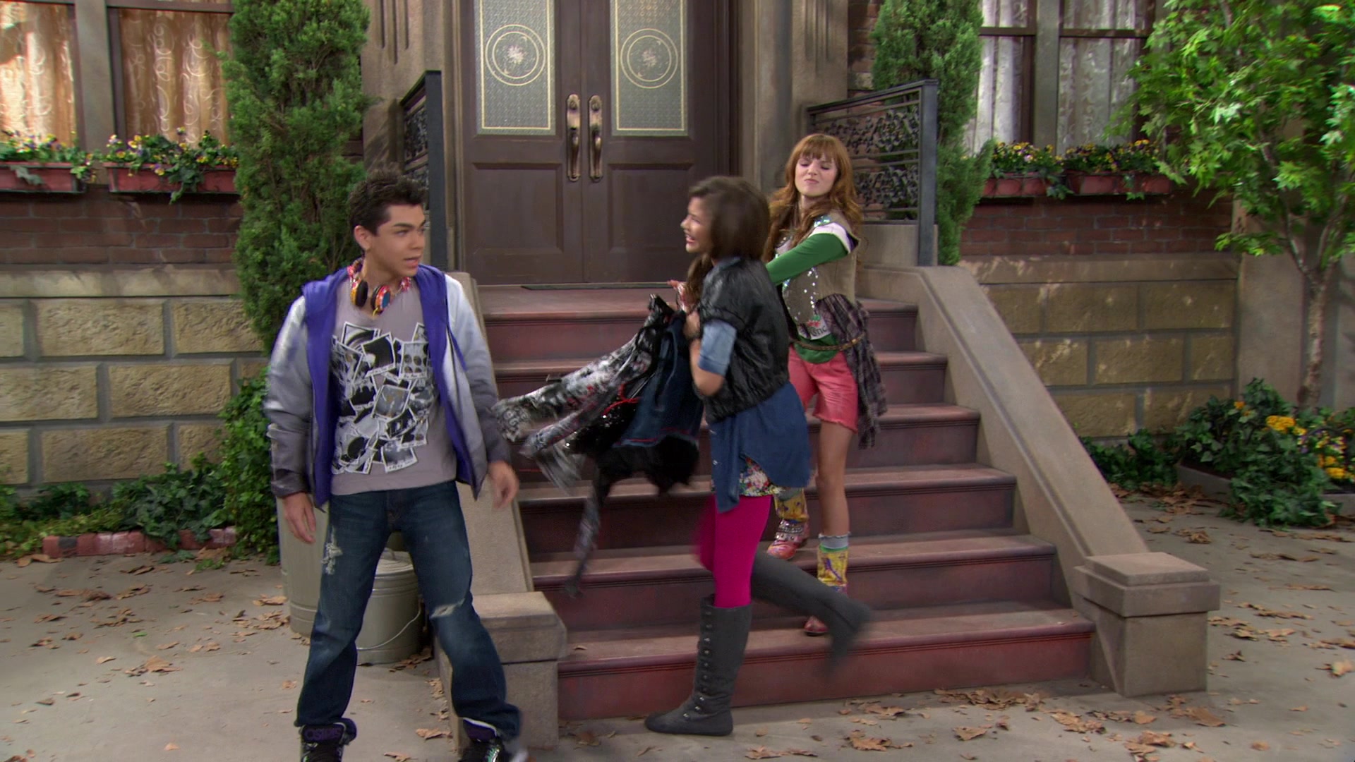 Shake_It_Up_S01E03_1080p_BTD_001570.jpg
