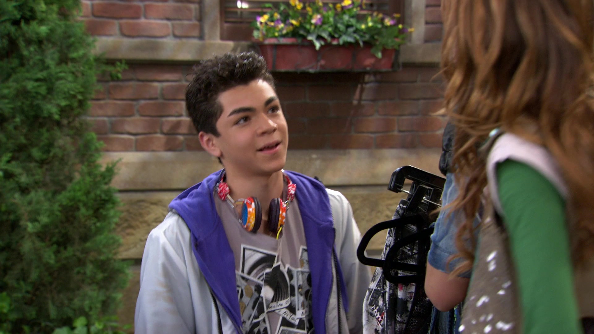 Shake_It_Up_S01E03_1080p_BTD_001584.jpg