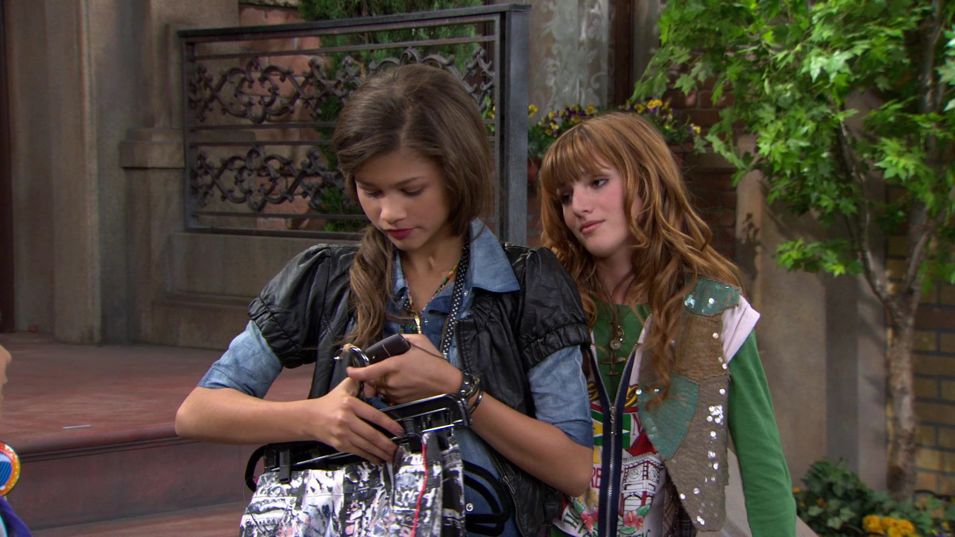 Shake_It_Up_S01E03_1080p_BTD_001587.jpg