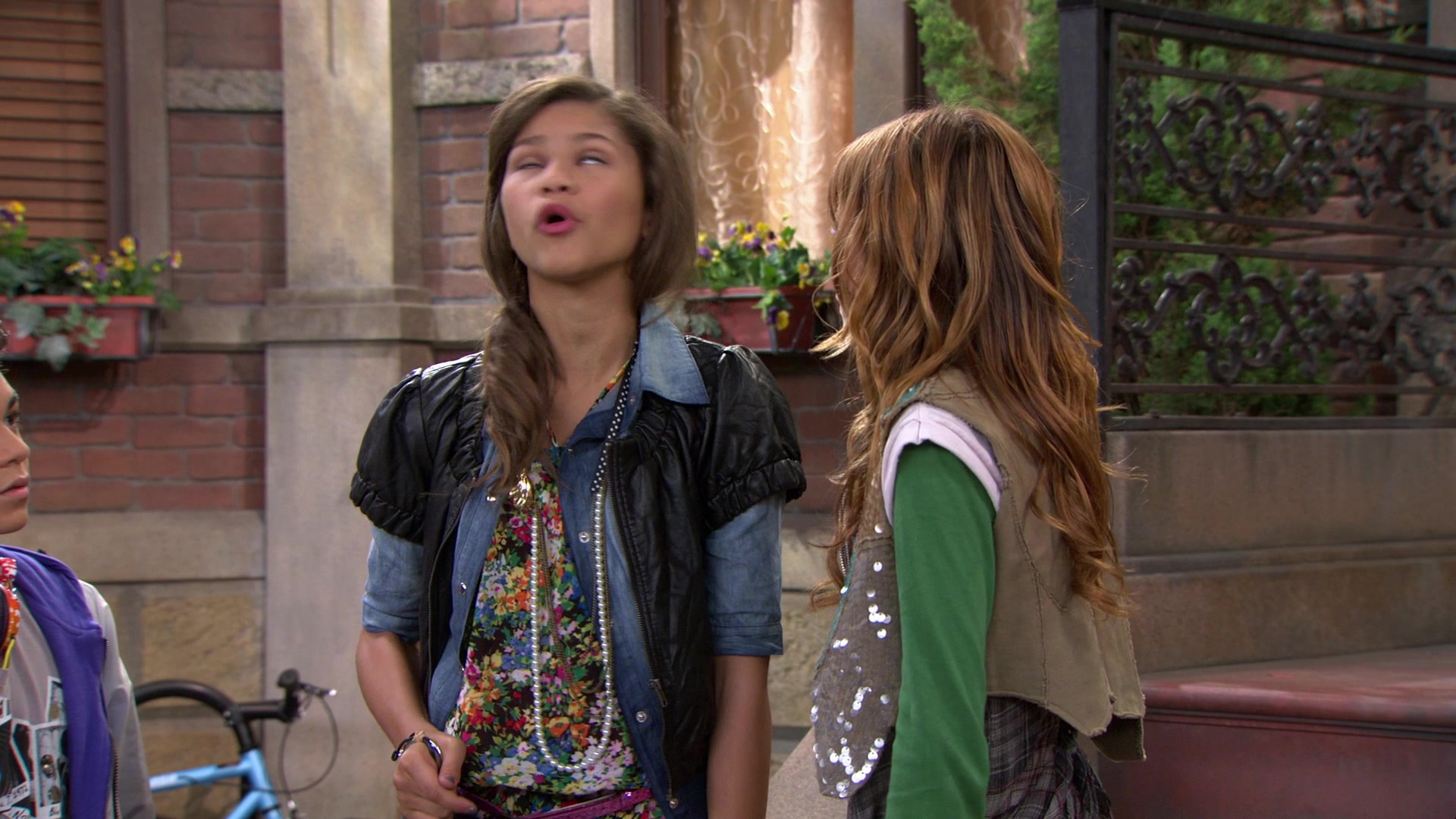 Shake_It_Up_S01E03_1080p_BTD_001609.jpg