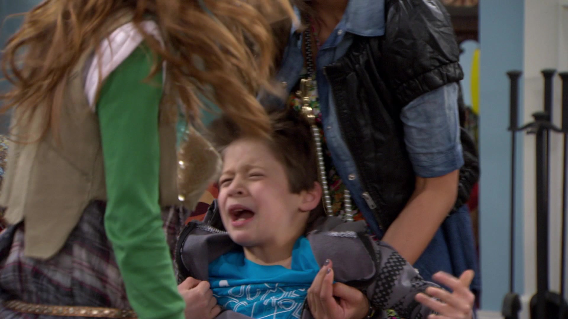 Shake_It_Up_S01E03_1080p_BTD_001698.jpg