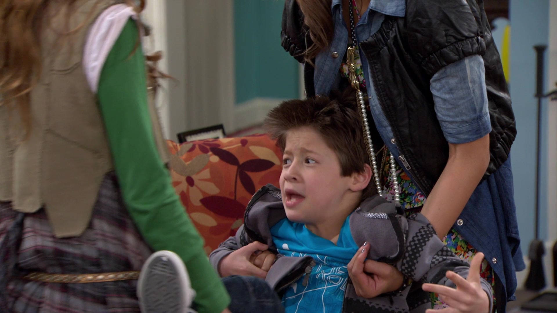 Shake_It_Up_S01E03_1080p_BTD_001701.jpg
