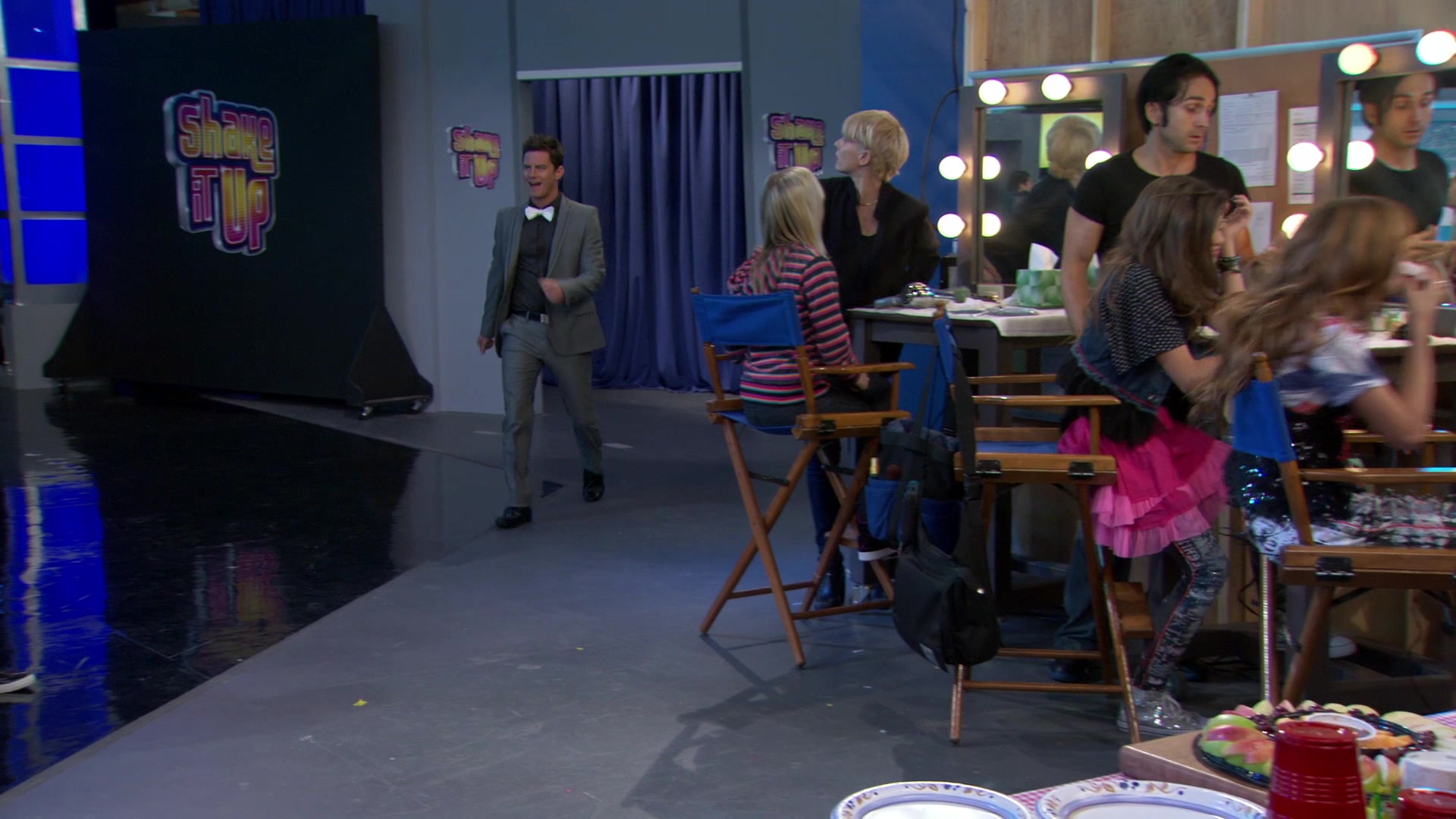 Shake_It_Up_S01E03_1080p_BTD_001885.jpg Shake_It_Up_S01E03_1080p_BTD_001885.jpg