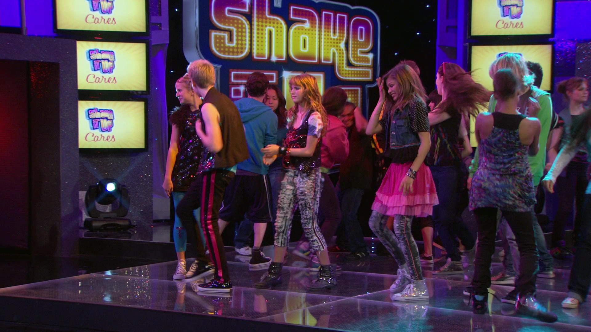 Shake_It_Up_S01E03_1080p_BTD_002000.jpg