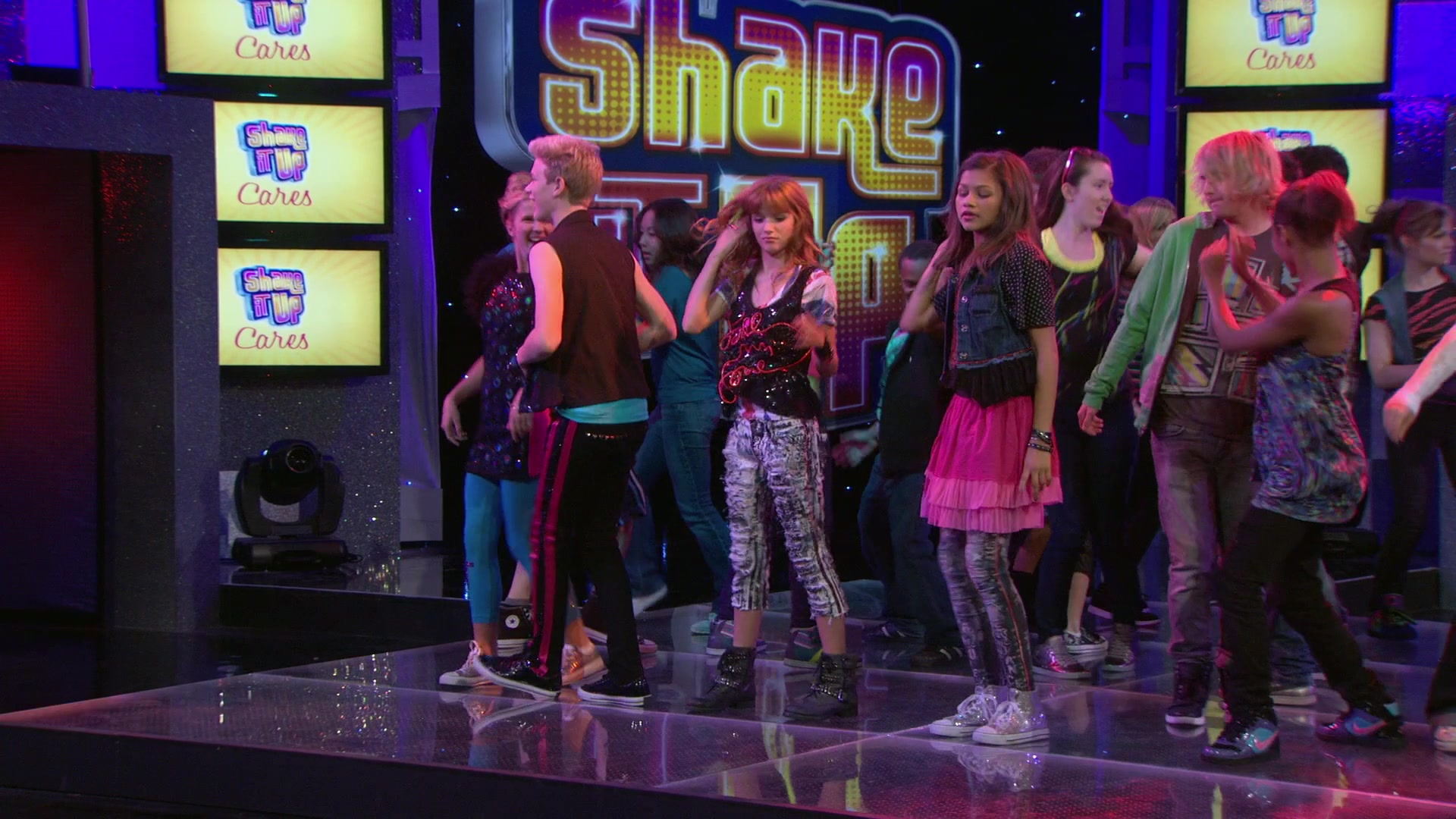 Shake_It_Up_S01E03_1080p_BTD_002002.jpg