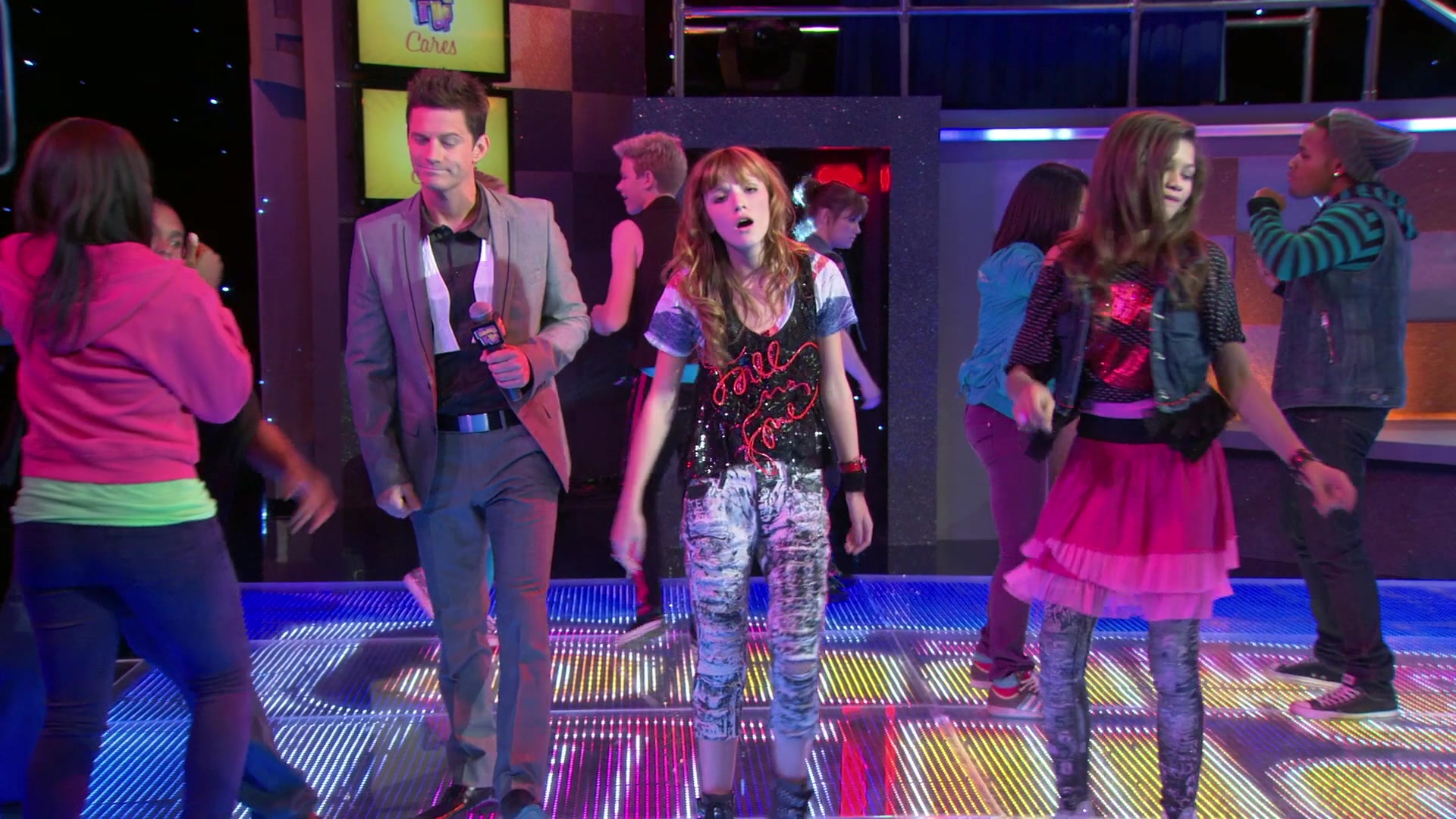 Shake_It_Up_S01E03_1080p_BTD_002354.jpg