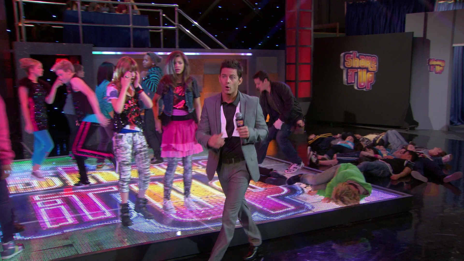 Shake_It_Up_S01E03_1080p_BTD_002384.jpg Shake_It_Up_S01E03_1080p_BTD_002384.jpg