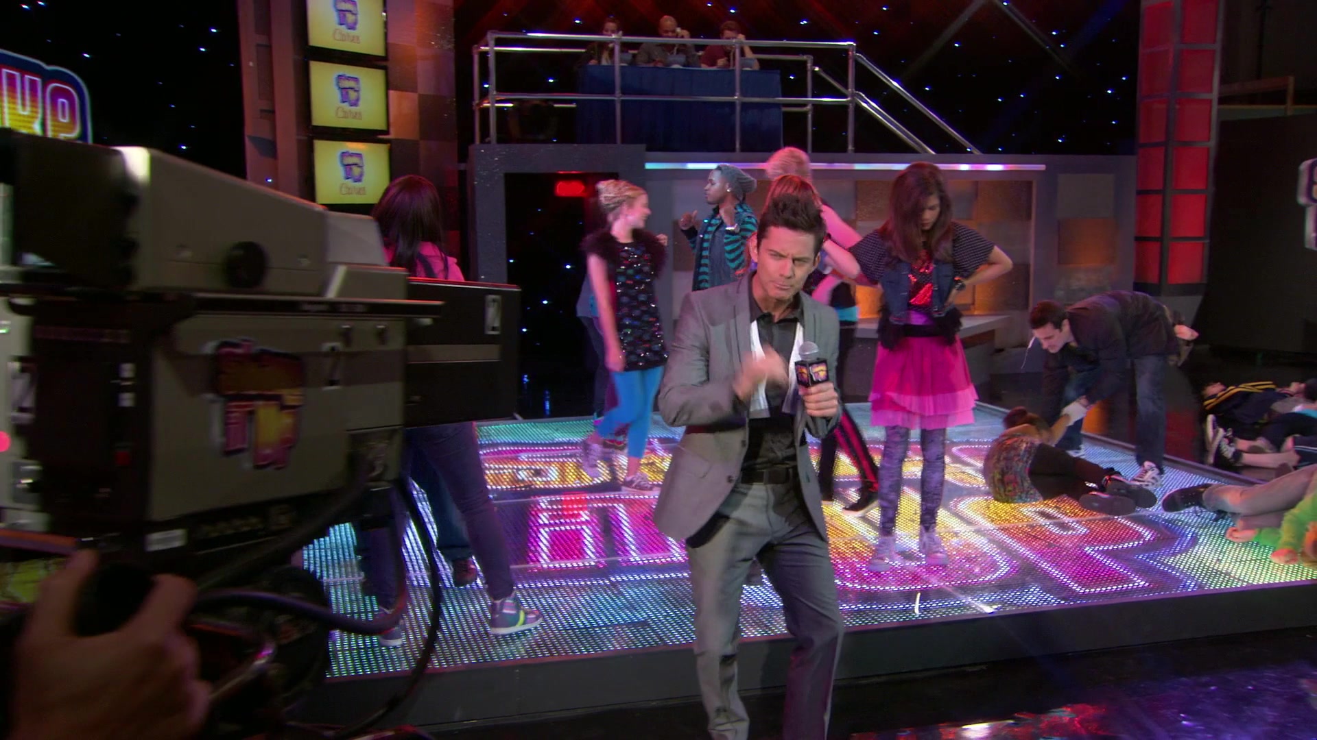 Shake_It_Up_S01E03_1080p_BTD_002387.jpg