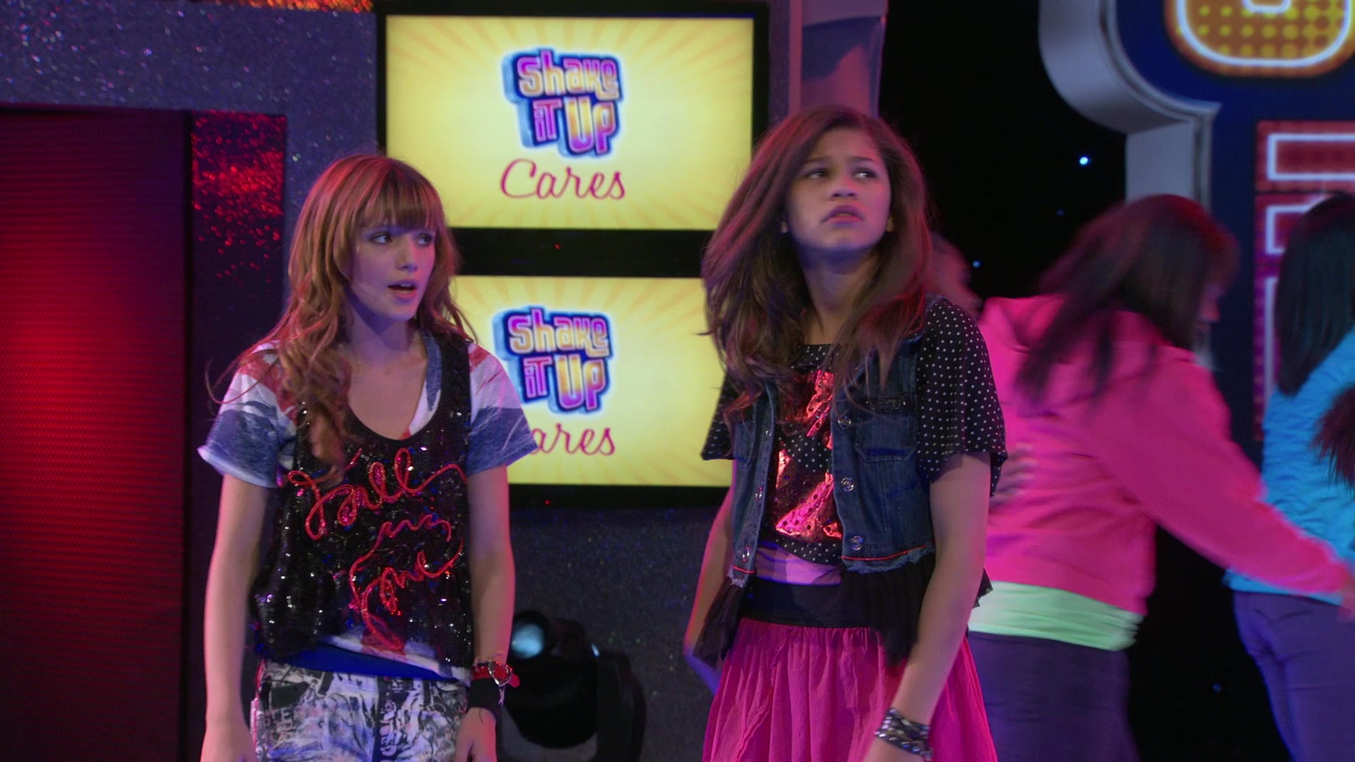 Shake_It_Up_S01E03_1080p_BTD_002405.jpg