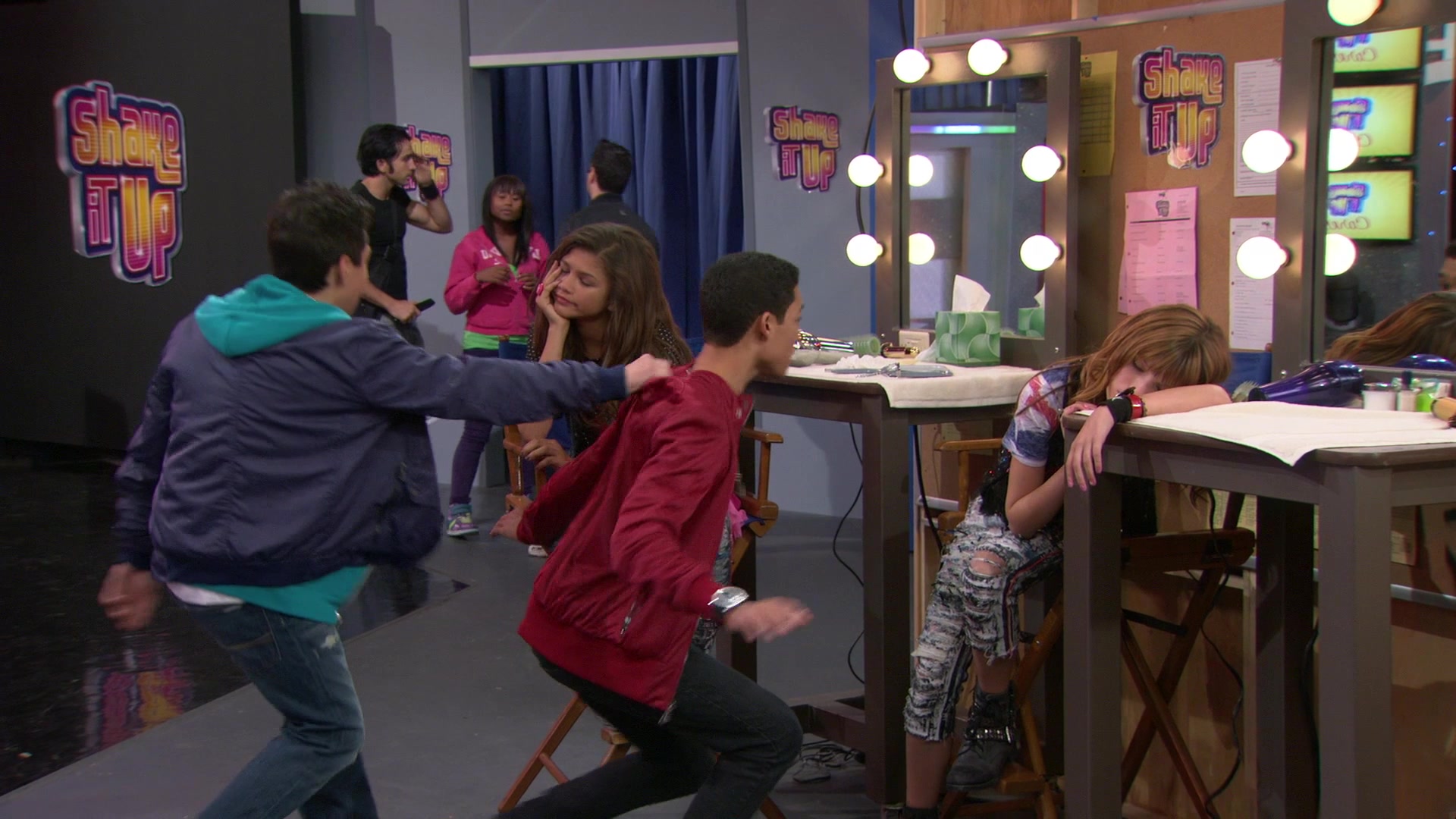 Shake_It_Up_S01E03_1080p_BTD_002519.jpg