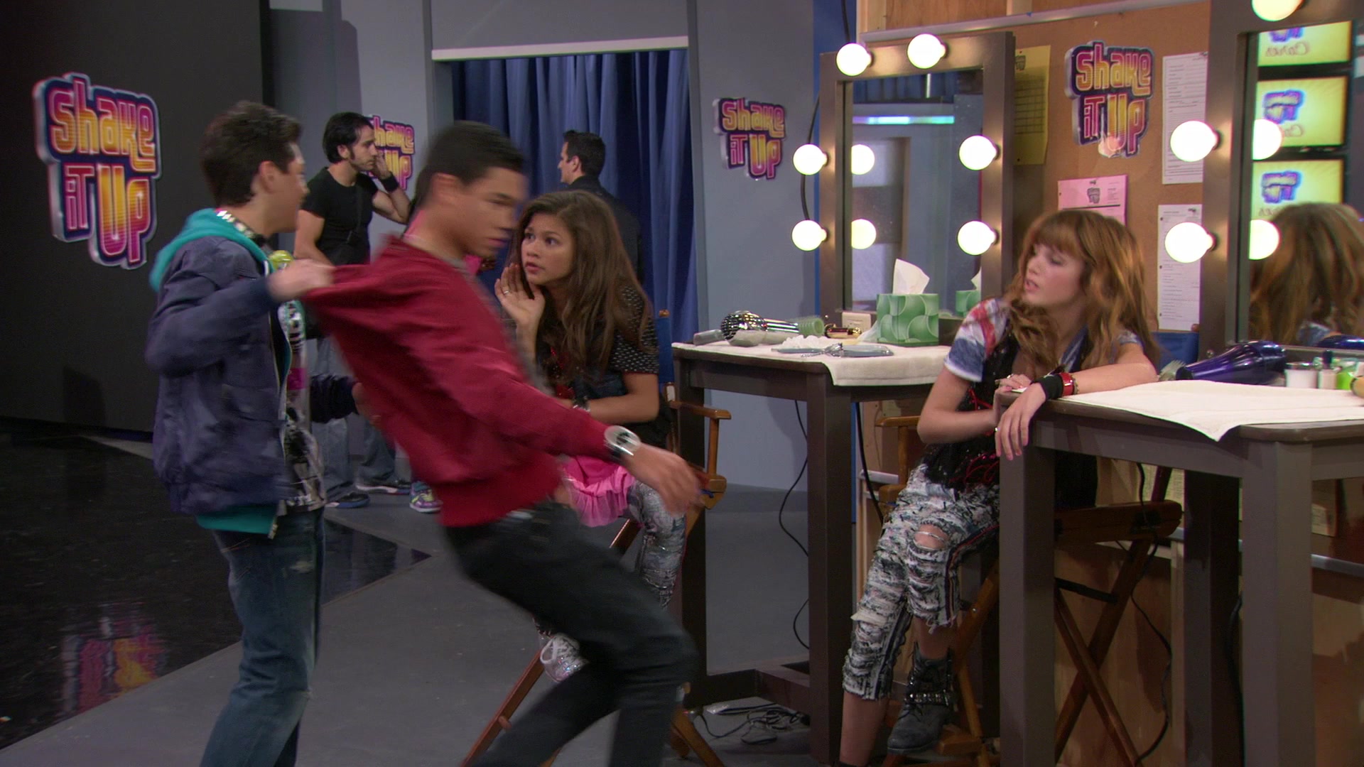 Shake_It_Up_S01E03_1080p_BTD_002520.jpg Shake_It_Up_S01E03_1080p_BTD_002520.jpg