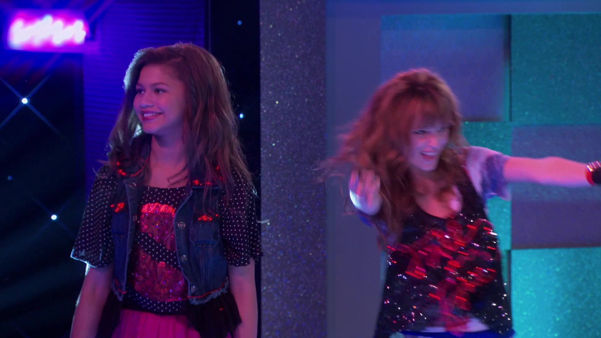 Shake_It_Up_S01E03_1080p_BTD_002638.jpg Shake_It_Up_S01E03_1080p_BTD_002638.jpg