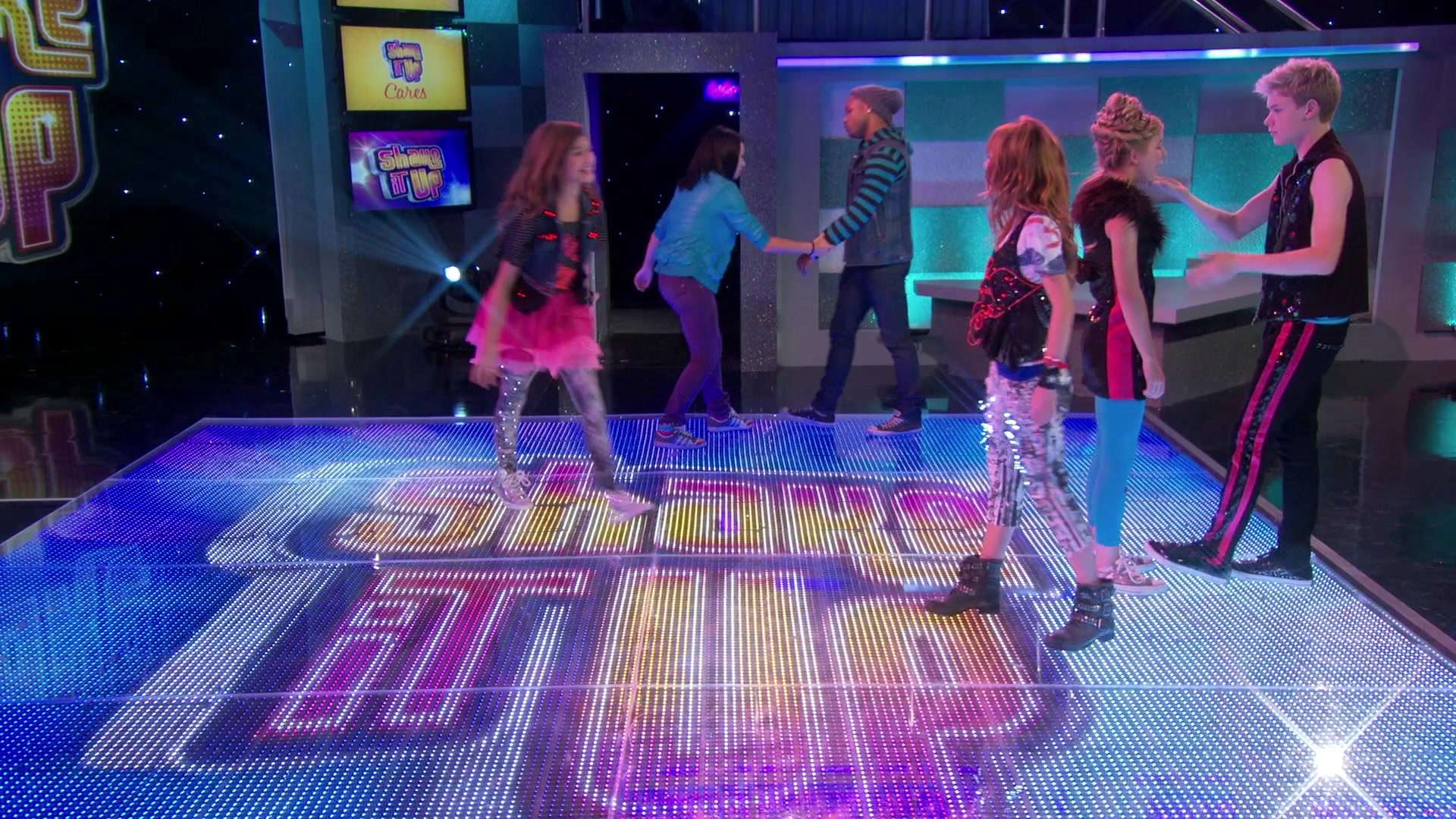 Shake_It_Up_S01E03_1080p_BTD_002691.jpg