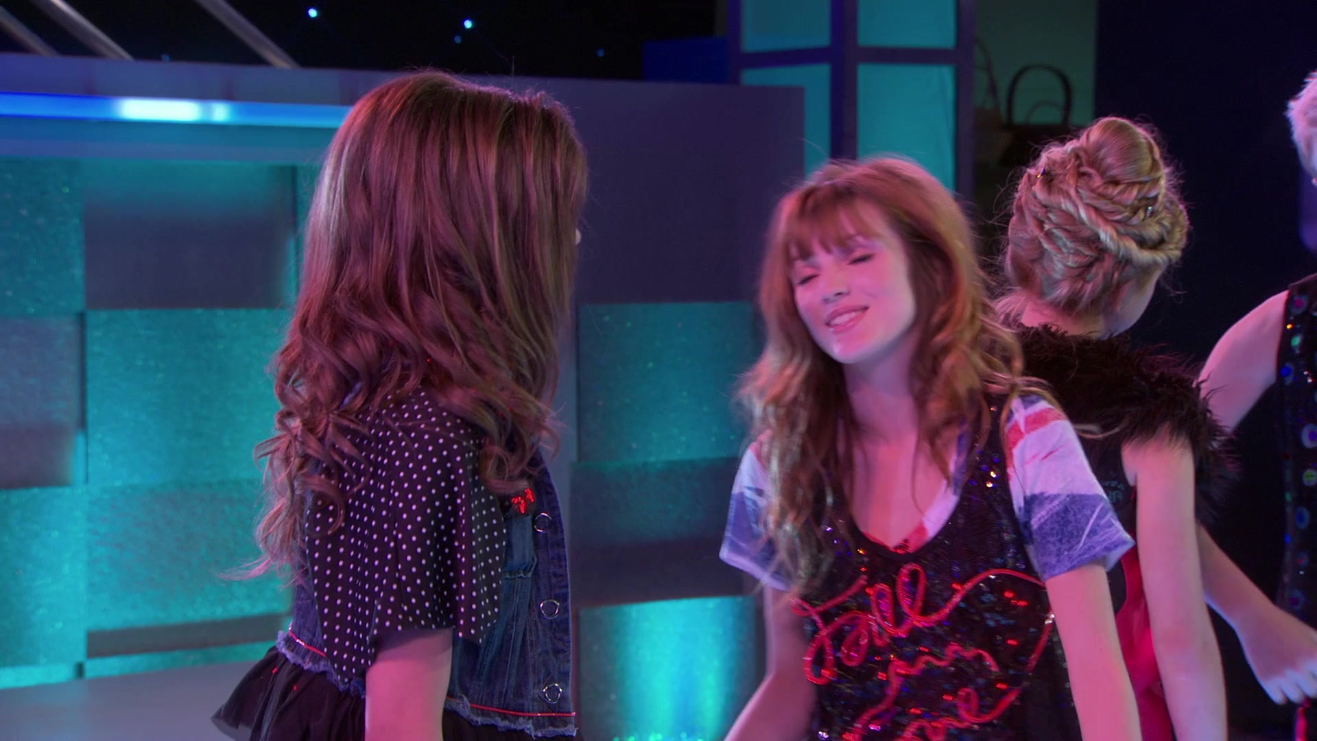 Shake_It_Up_S01E03_1080p_BTD_002770.jpg Shake_It_Up_S01E03_1080p_BTD_002770.jpg