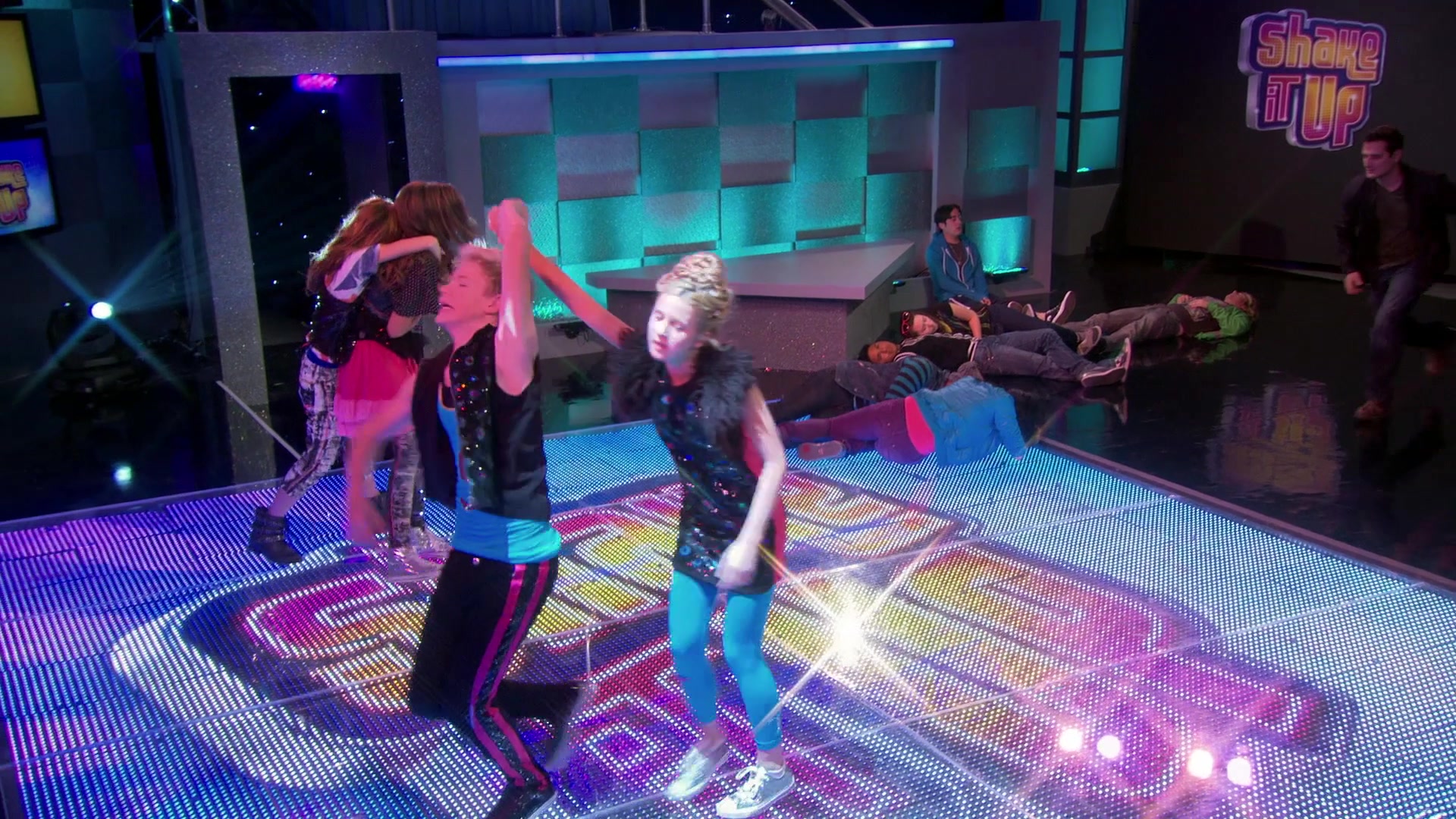 Shake_It_Up_S01E03_1080p_BTD_002830.jpg
