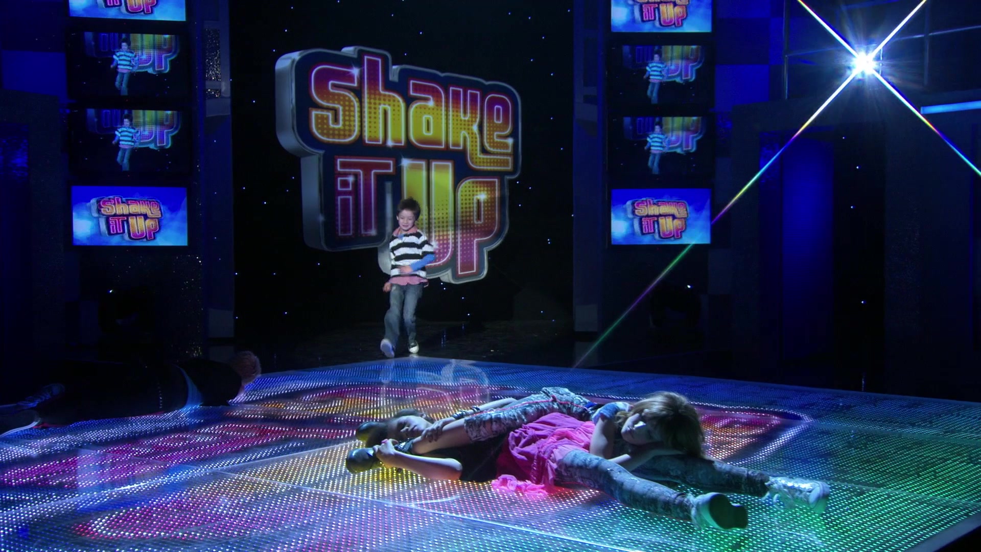 Shake_It_Up_S01E03_1080p_BTD_003011.jpg