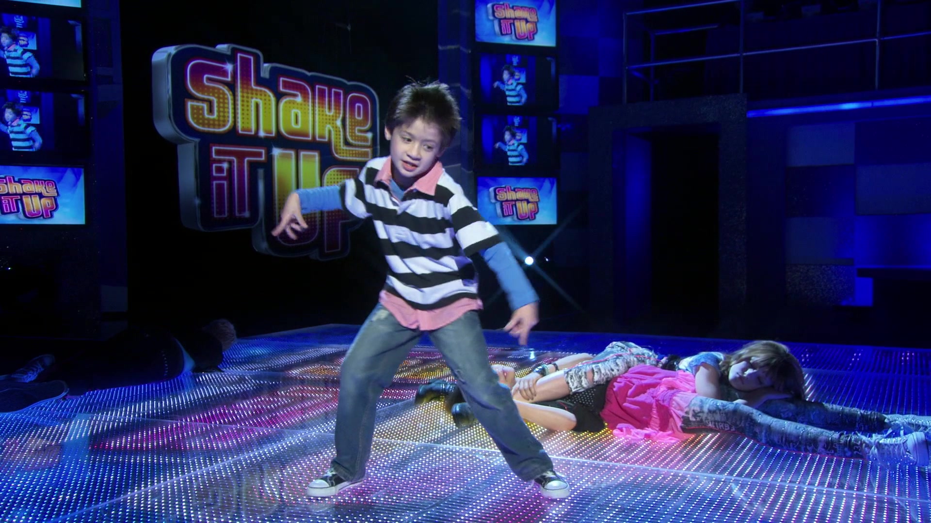 Shake_It_Up_S01E03_1080p_BTD_003043.jpg