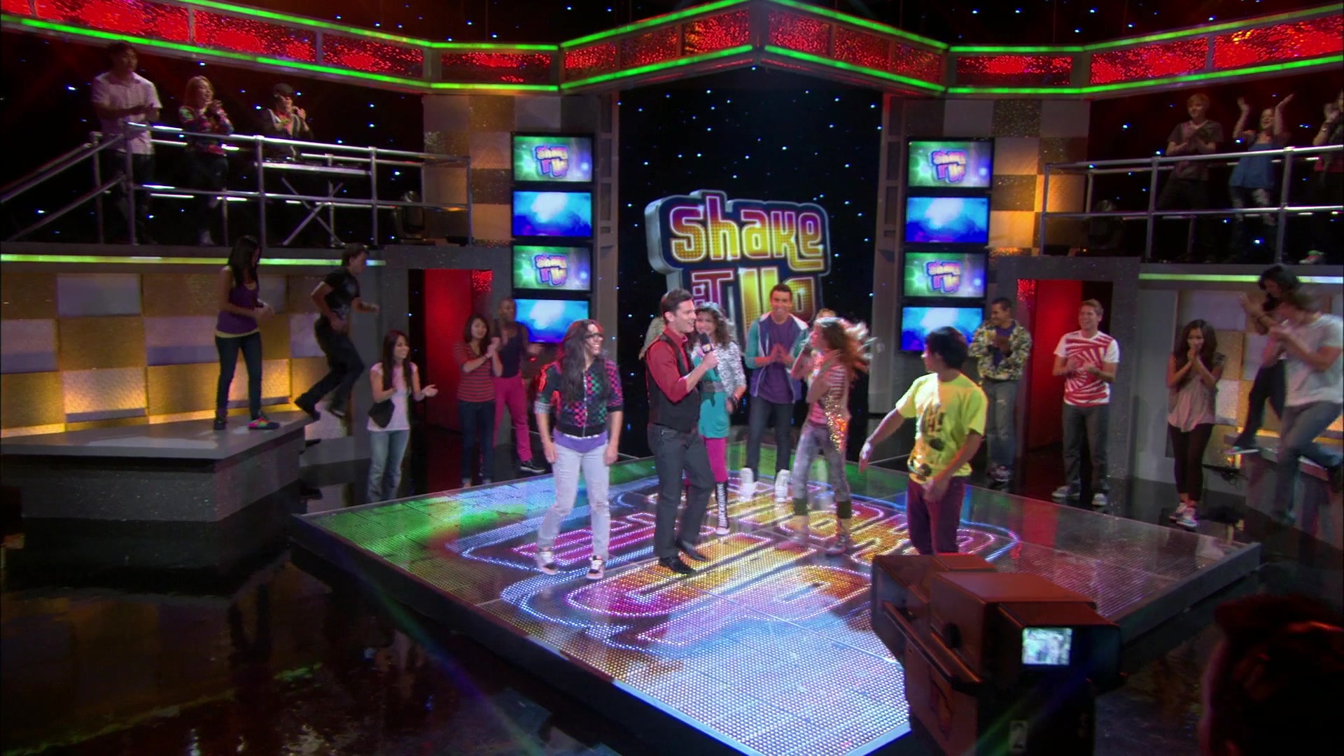 Shake_It_Up_S01E04_1080p_BTD_000096.jpg
