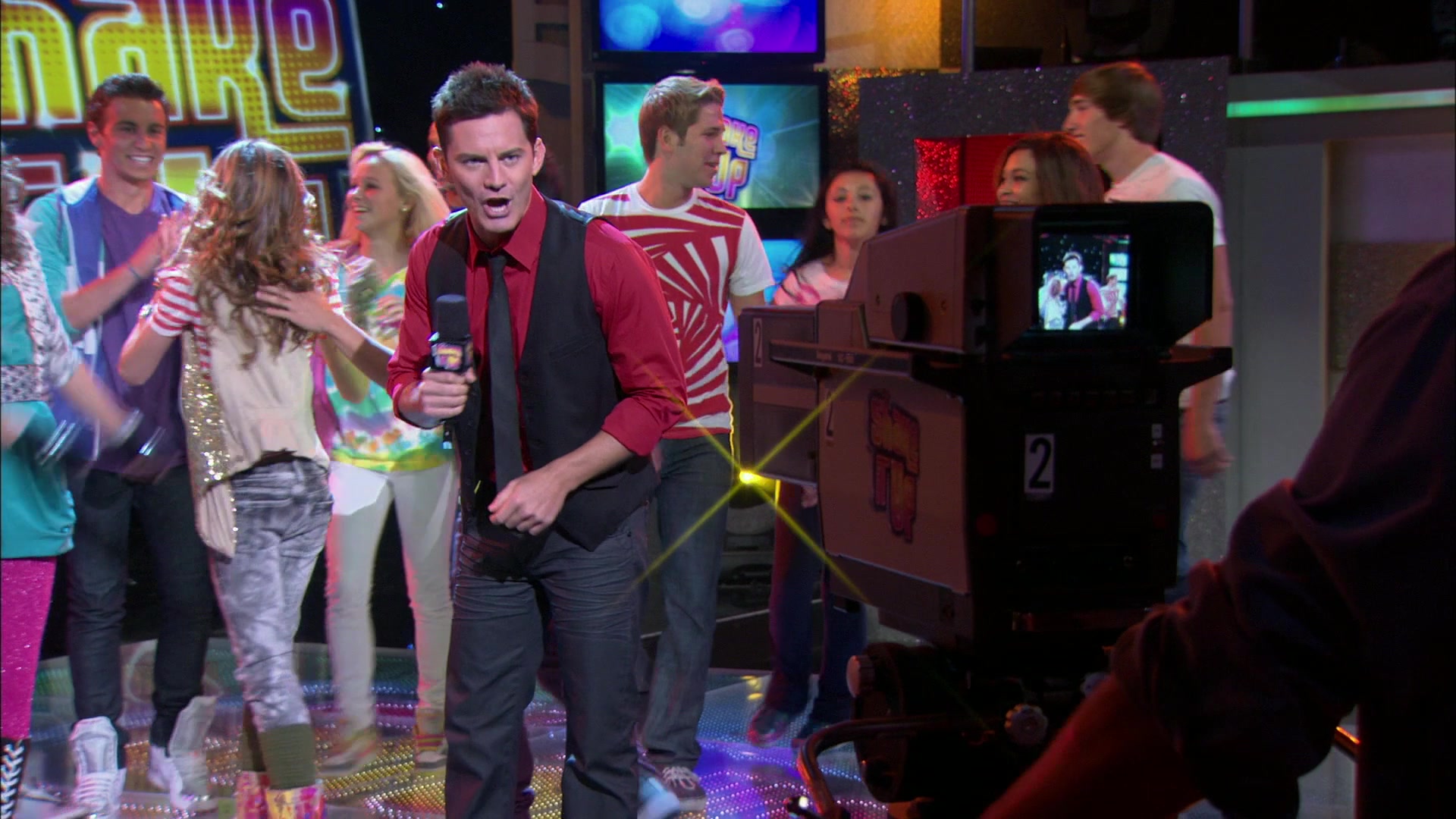 Shake_It_Up_S01E04_1080p_BTD_000101.jpg