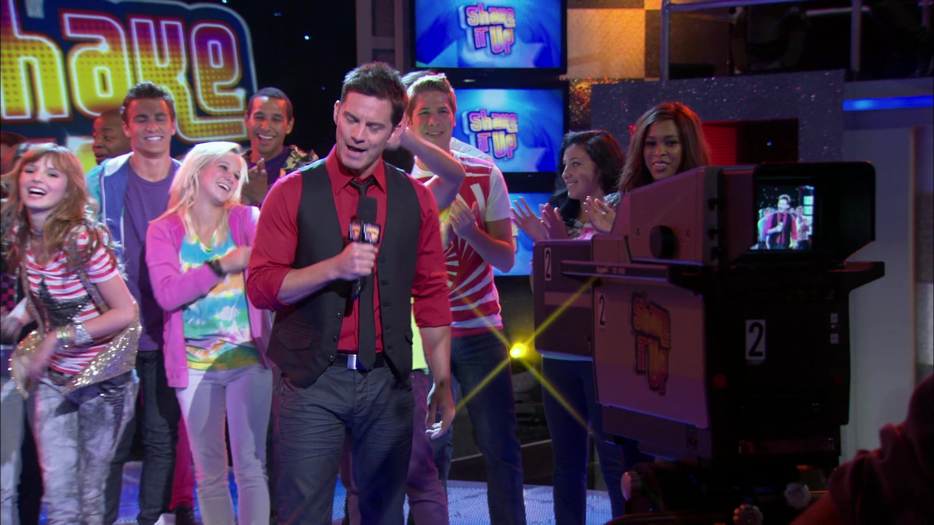 Shake_It_Up_S01E04_1080p_BTD_000115.jpg