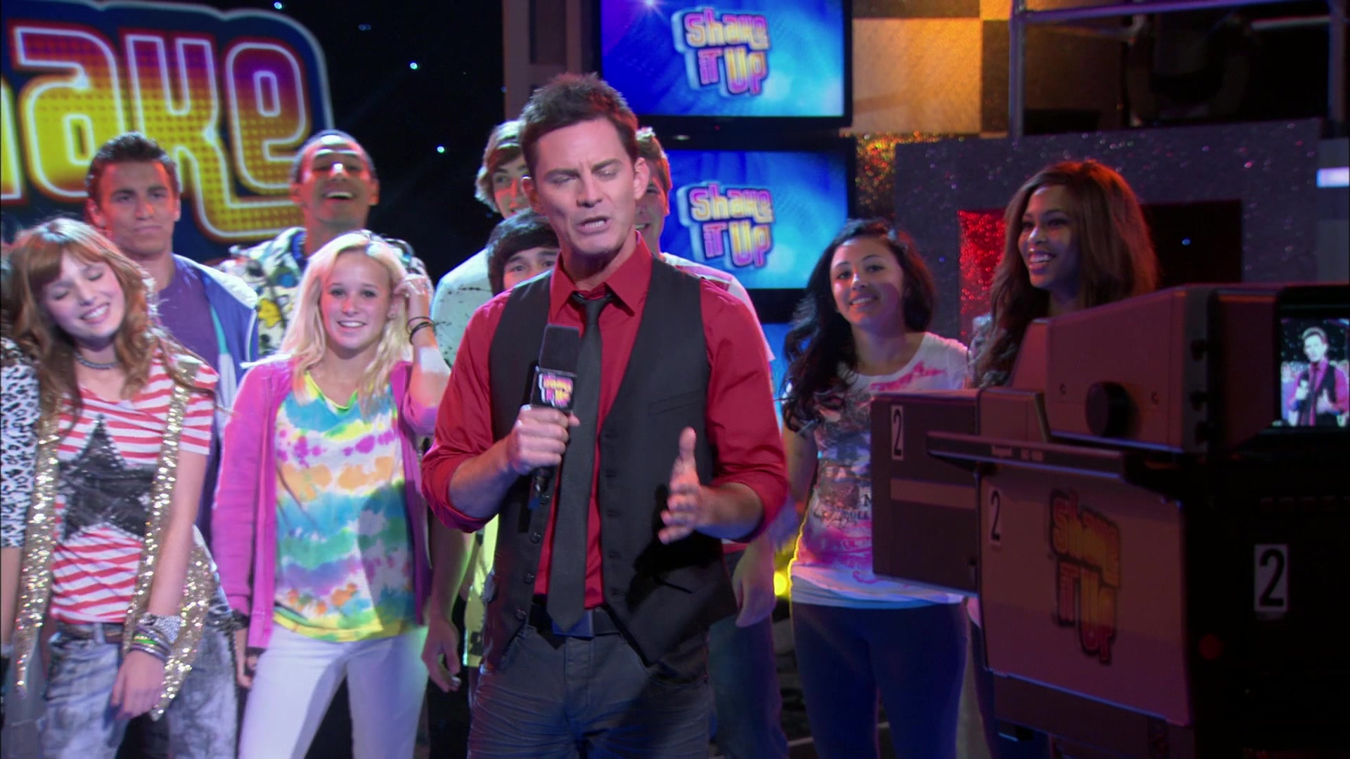 Shake_It_Up_S01E04_1080p_BTD_000120.jpg