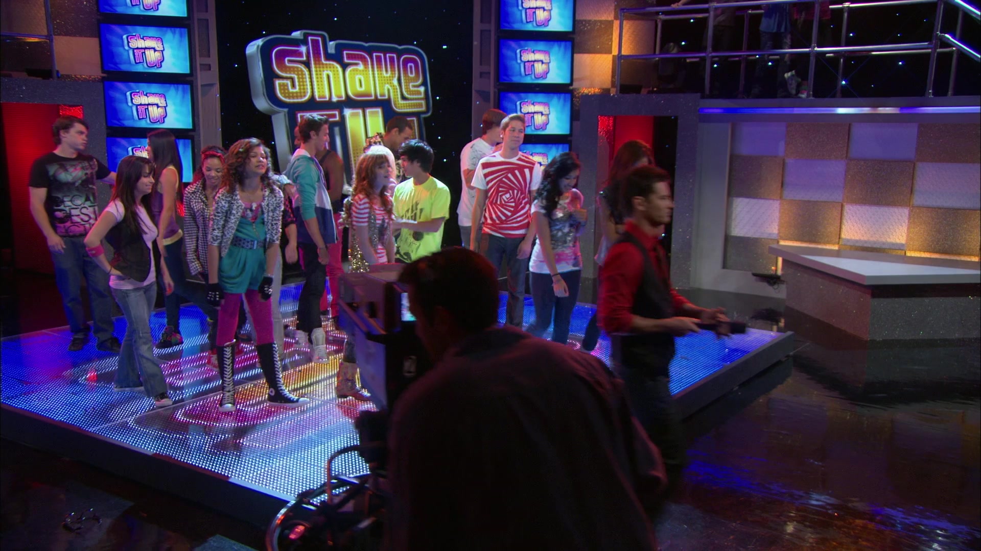Shake_It_Up_S01E04_1080p_BTD_000140.jpg