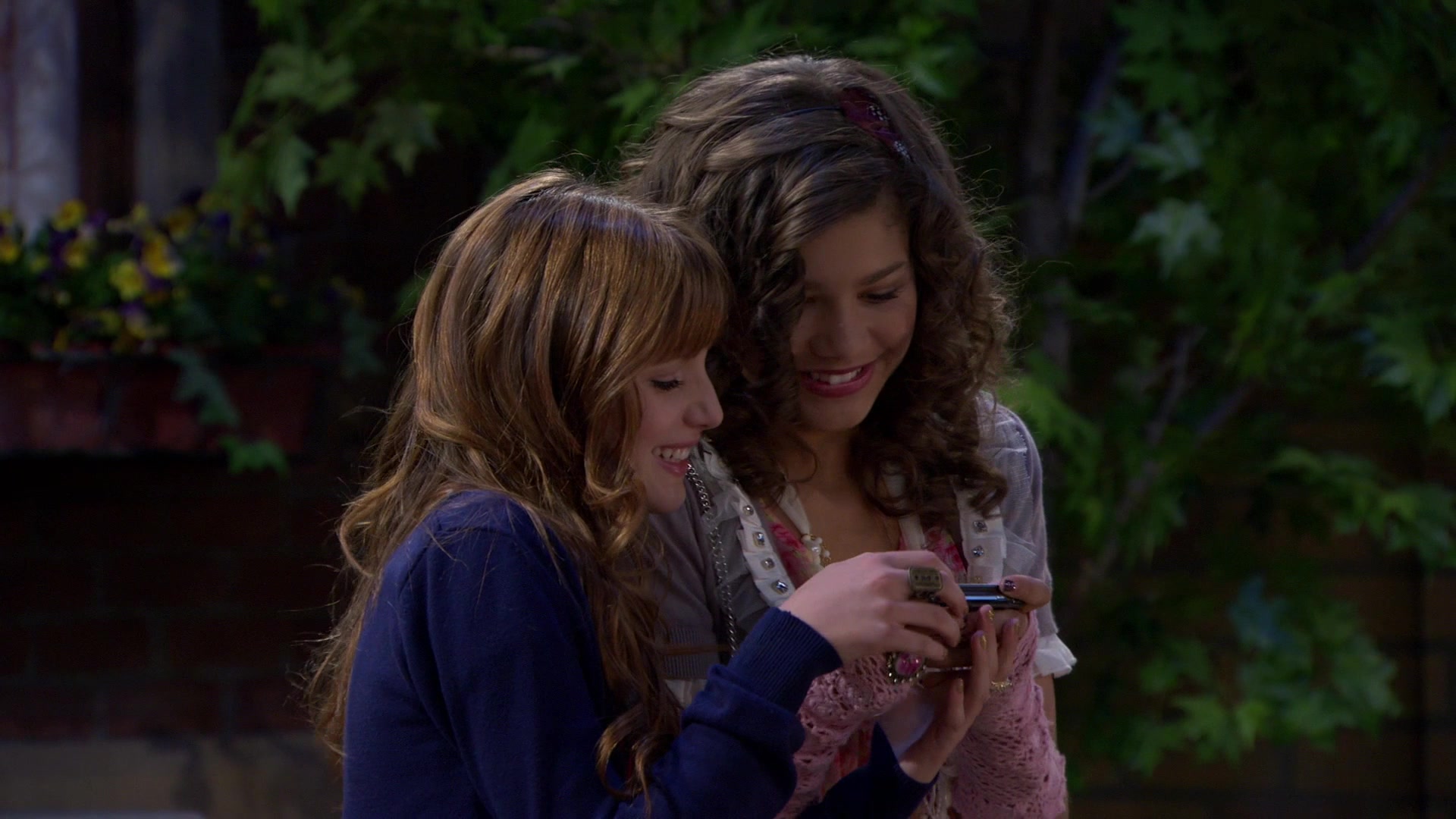 Shake_It_Up_S01E04_1080p_BTD_002909.jpg