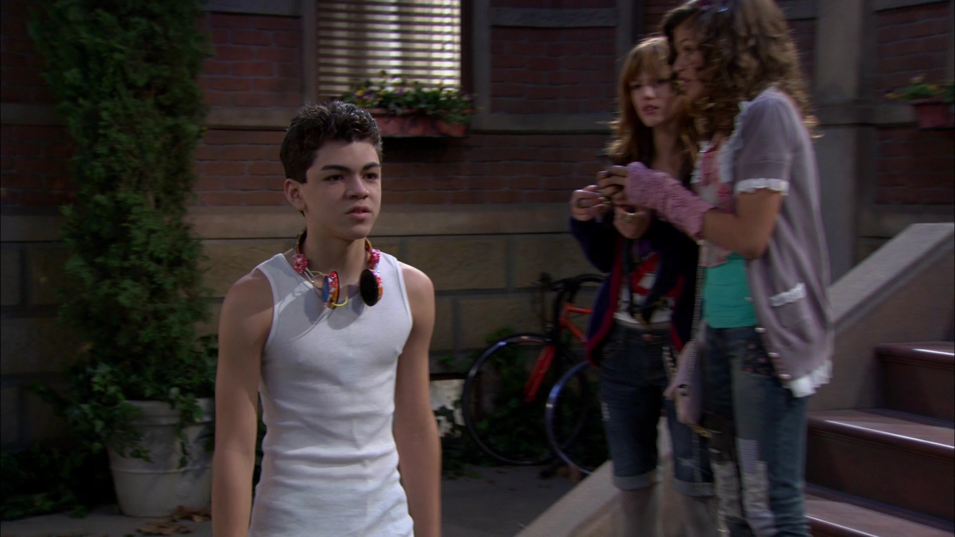 Shake_It_Up_S01E04_1080p_BTD_002921.jpg