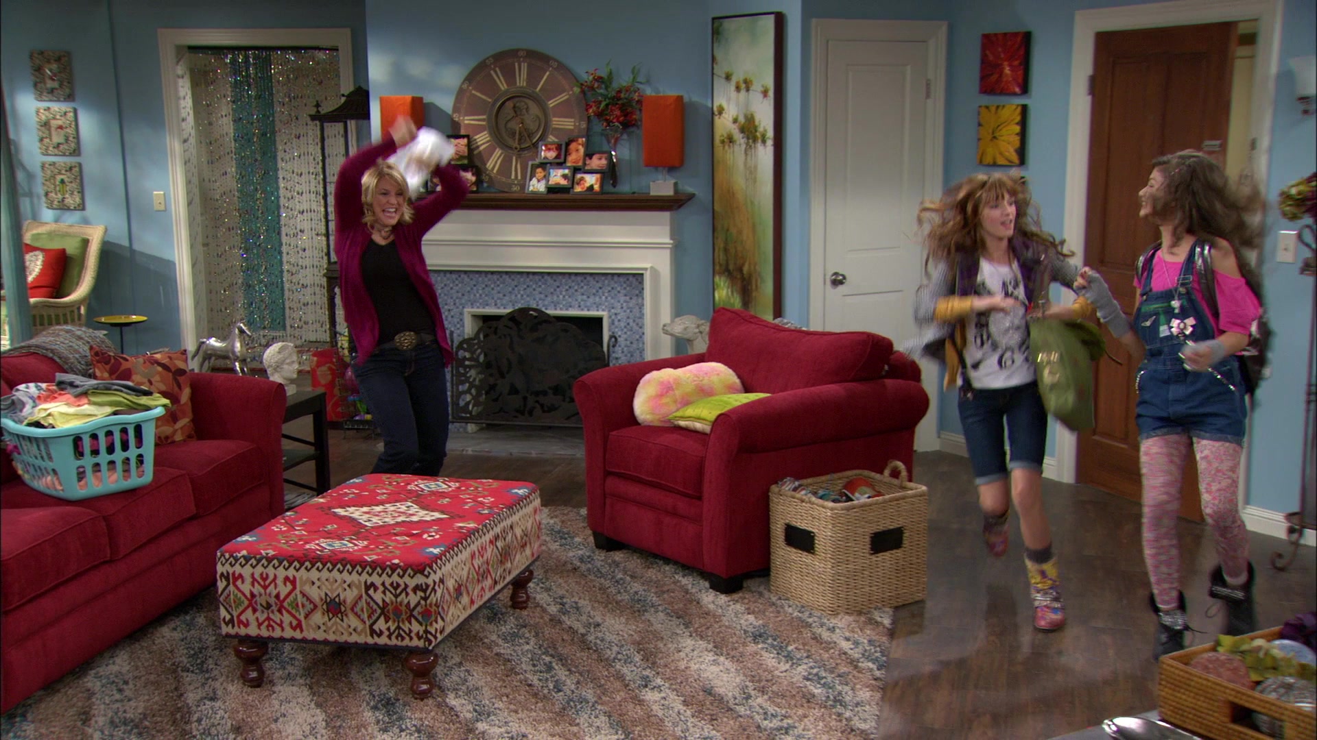 Shake_It_Up_S01E04_1080p_BTD_003045.jpg