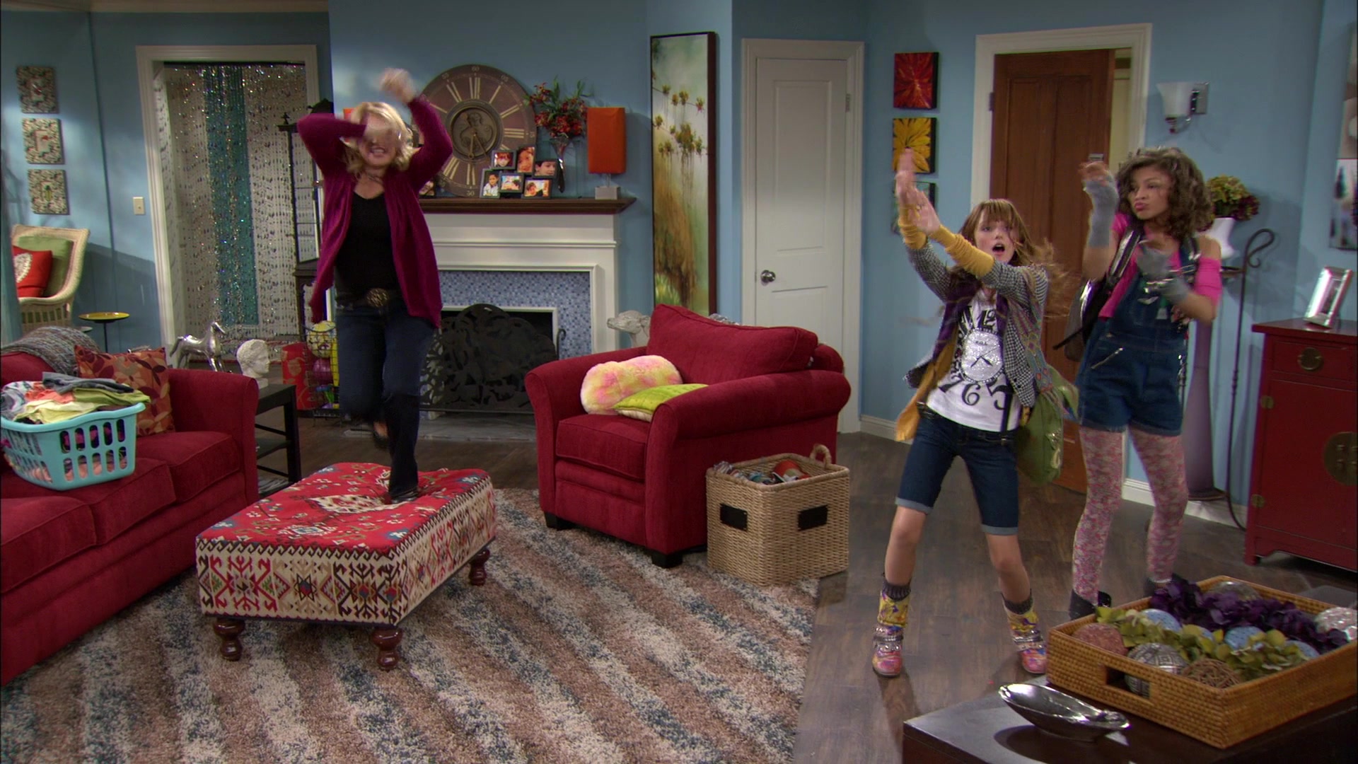 Shake_It_Up_S01E04_1080p_BTD_003048.jpg