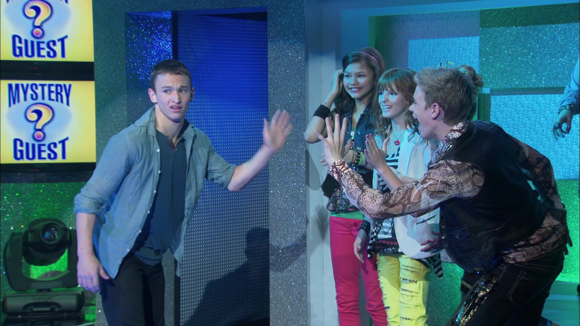 Shake_It_Up_S01E05_1080p_BTD_000220.jpg