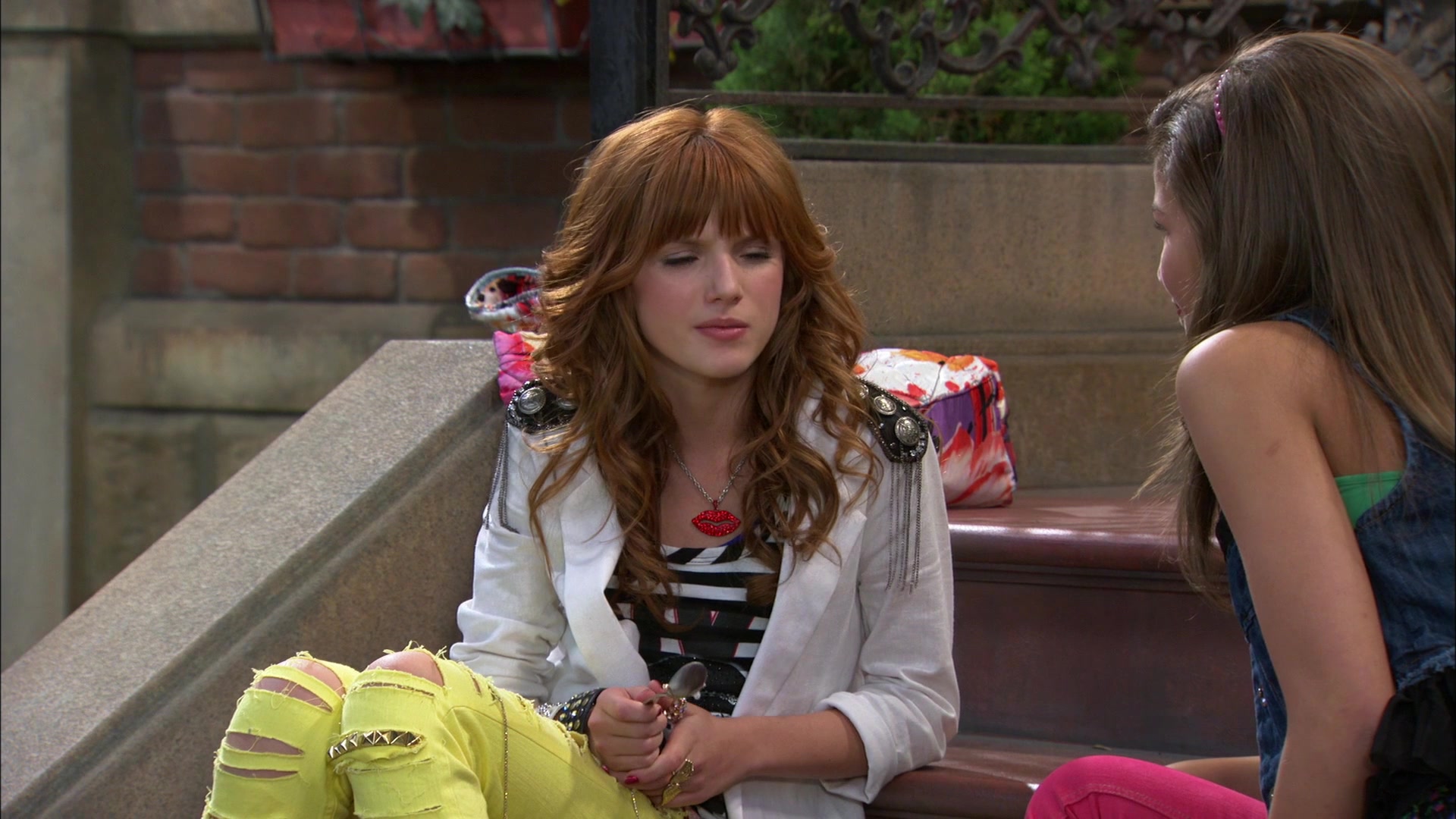 Shake_It_Up_S01E05_1080p_BTD_000517.jpg