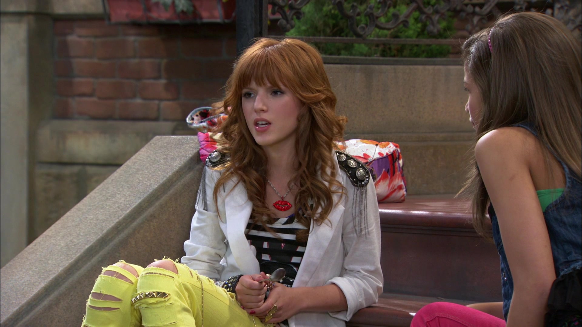 Shake_It_Up_S01E05_1080p_BTD_000518.jpg