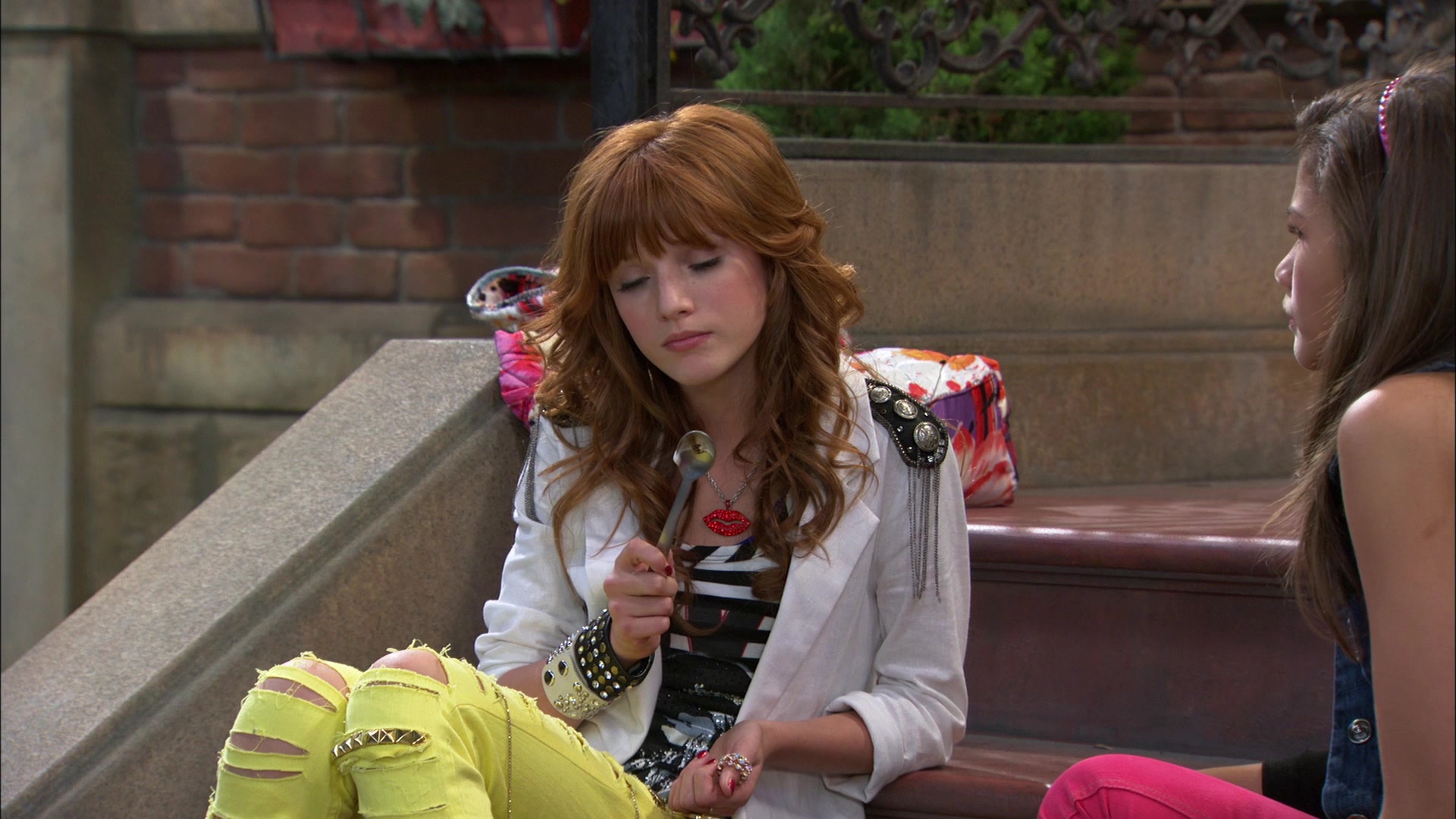 Shake_It_Up_S01E05_1080p_BTD_000533.jpg