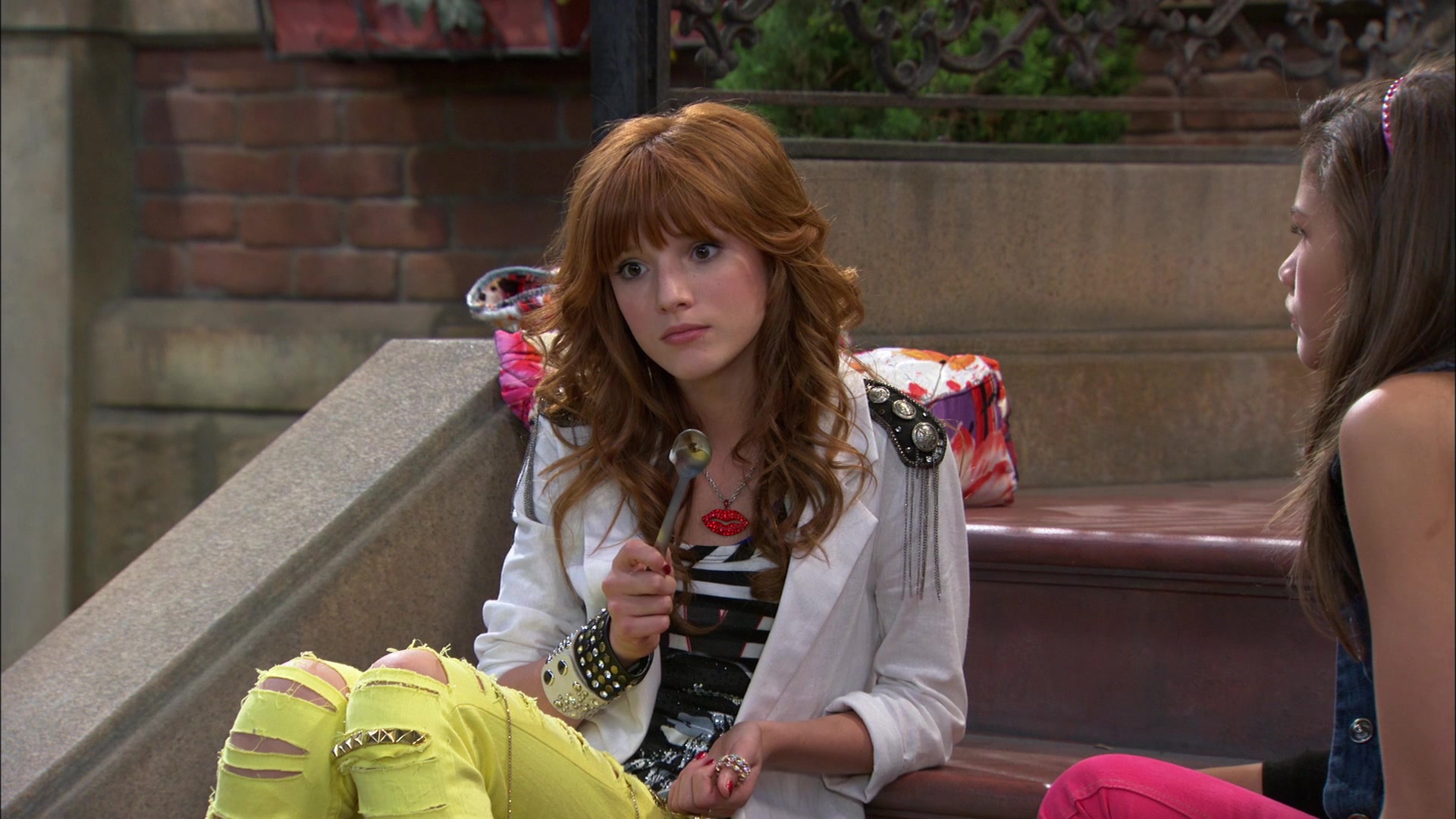 Shake_It_Up_S01E05_1080p_BTD_000534.jpg
