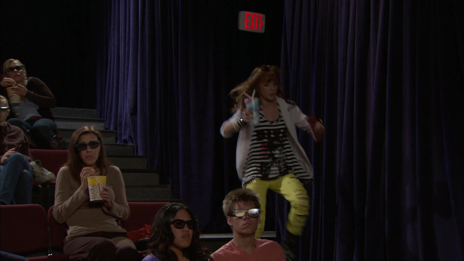 Shake_It_Up_S01E05_1080p_BTD_000924.jpg