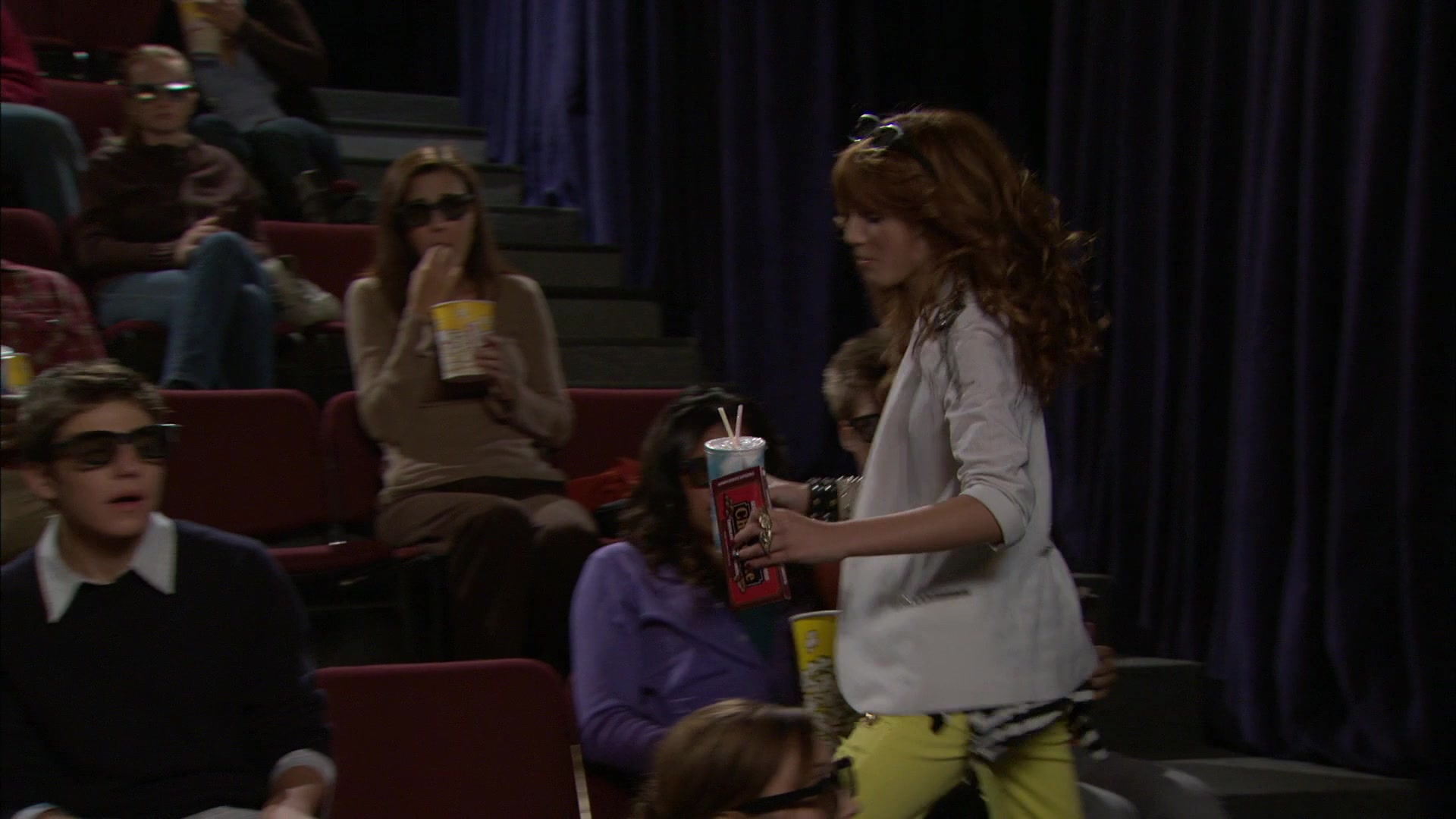 Shake_It_Up_S01E05_1080p_BTD_000929.jpg