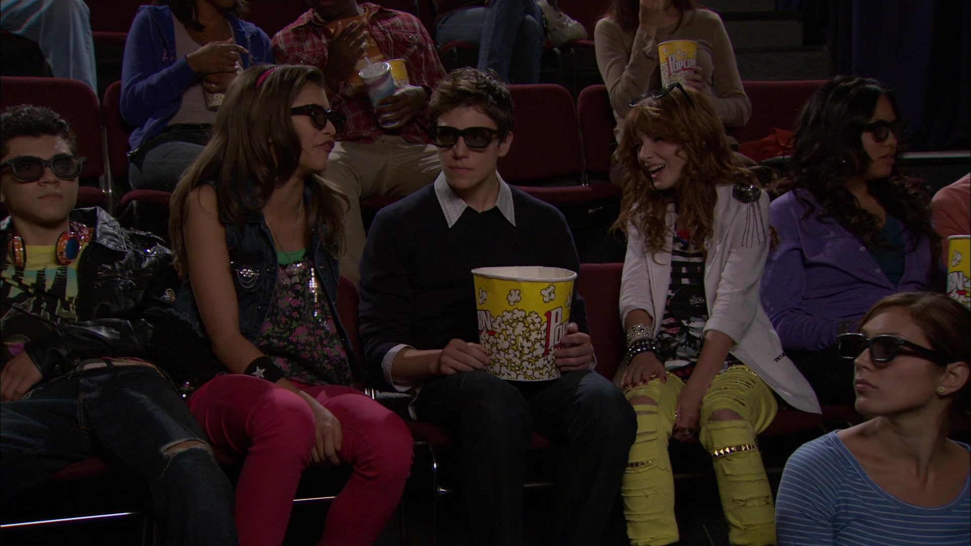 Shake_It_Up_S01E05_1080p_BTD_001075.jpg