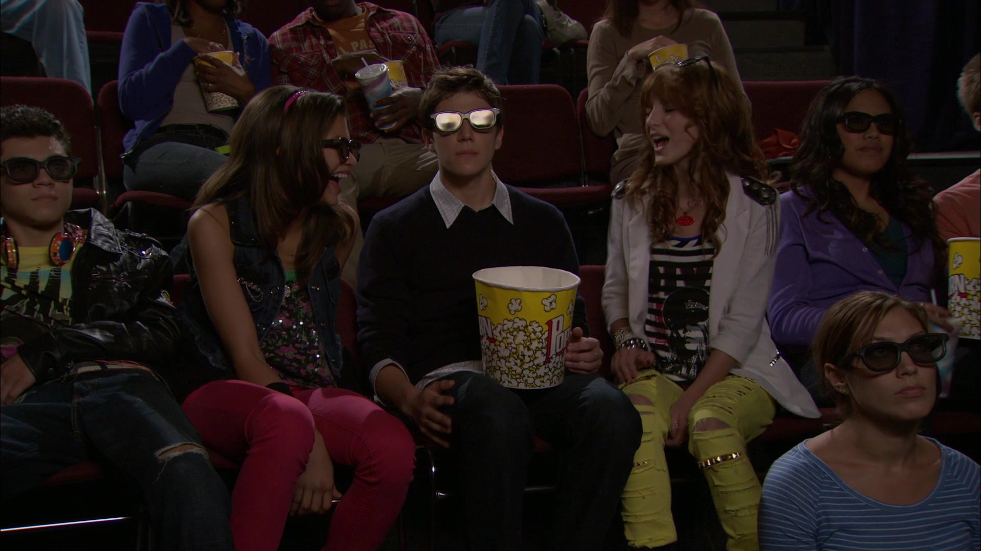 Shake_It_Up_S01E05_1080p_BTD_001092.jpg