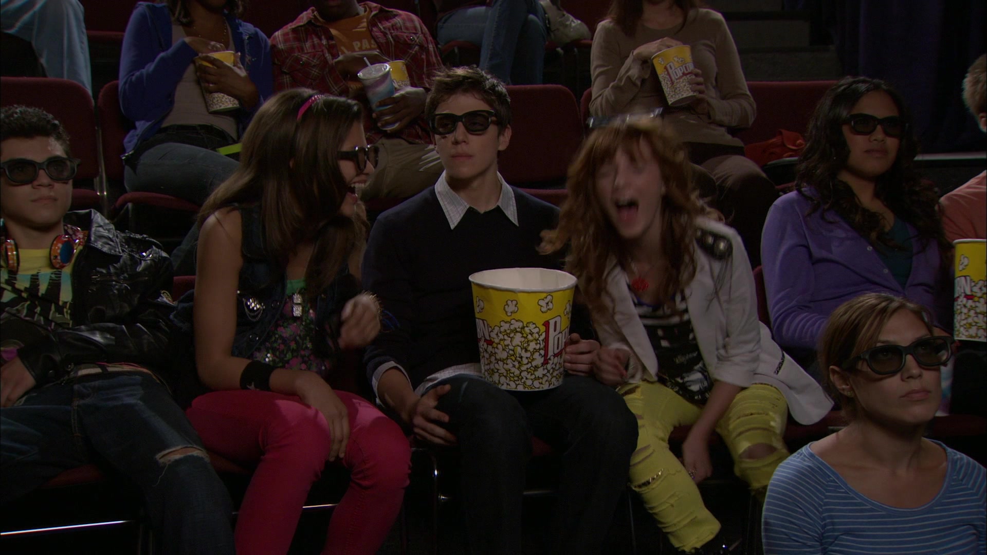 Shake_It_Up_S01E05_1080p_BTD_001093.jpg