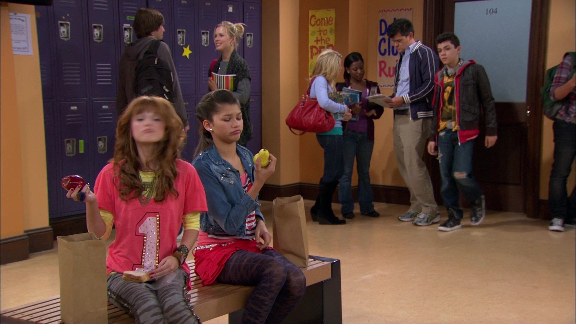 Shake_It_Up_S01E05_1080p_BTD_001286.jpg