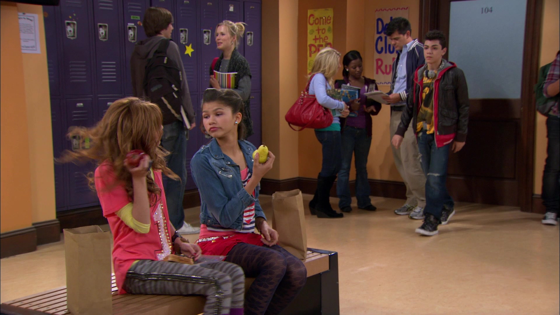 Shake_It_Up_S01E05_1080p_BTD_001287.jpg